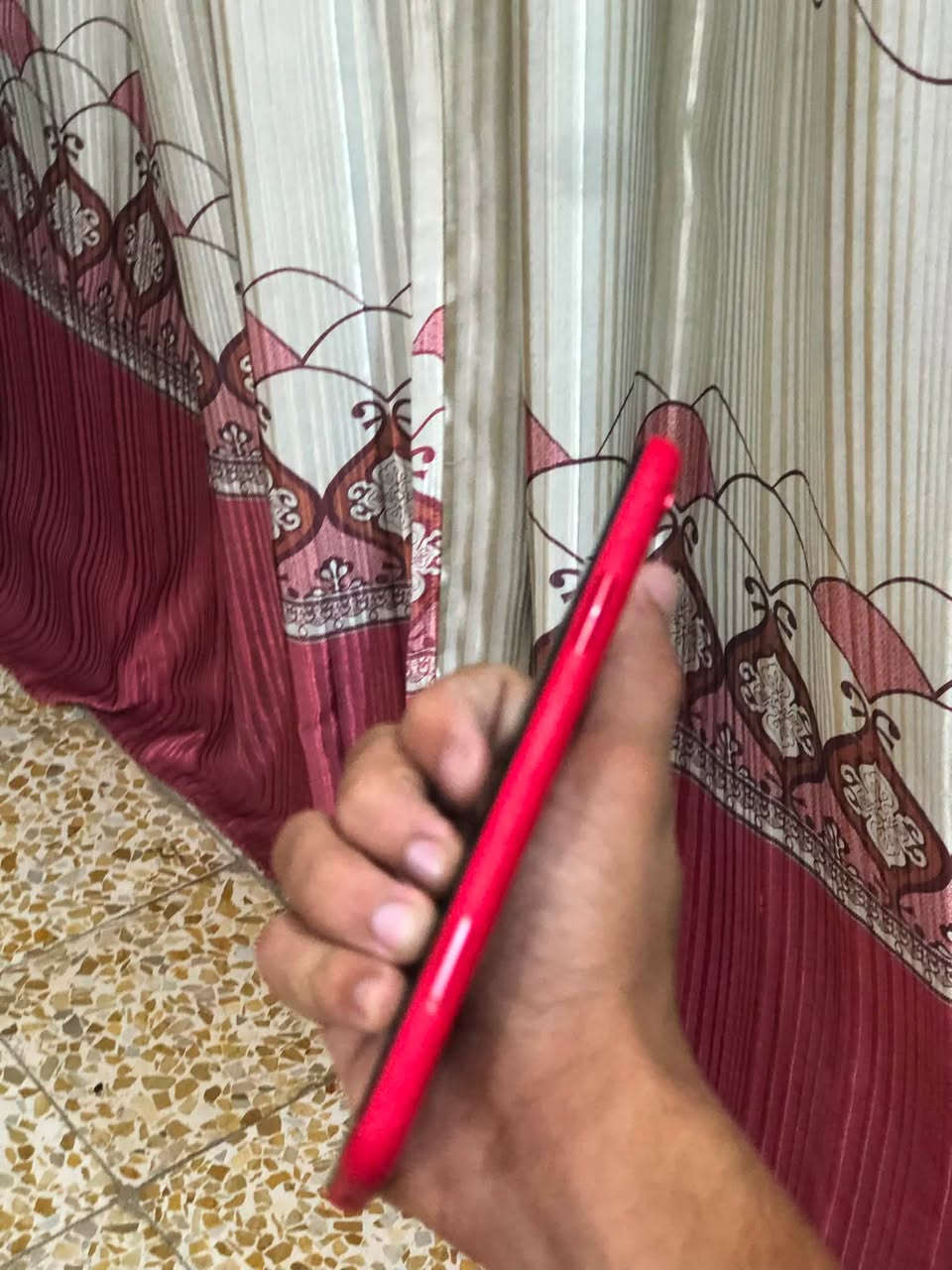 السلام عليكم
للبيع فقط 
ايفون xR اكس ار 
الون احمر 
 ذاكره 64 
بطاريه 72 بلاديه 
الجهاز كلشي مامبدل بي 
بس الضهر بي كسر ومغلف 
نضافه الجهاز 100/100
شاصيه شخط مابي ✅
 فيس ايدي ✅
كامرات ✅
سماعات ✅
هزاز✅
كلشي شغال بلجهاز✅
السعر. 🔥ب150 بي مجال 
المكان صلاح الدين تكريت 
الاتصال ***********
