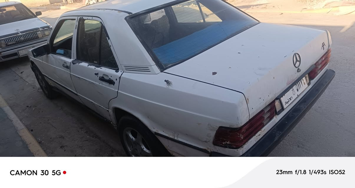 مارسدس ماندل راعيها بس سنويه السعر مليون وبيها مجال مكينه ونجي نضيفه حيل ونايمه بس بك ماترجع سياره وين ماتريد طلع بيها المكان الدوايه***********
