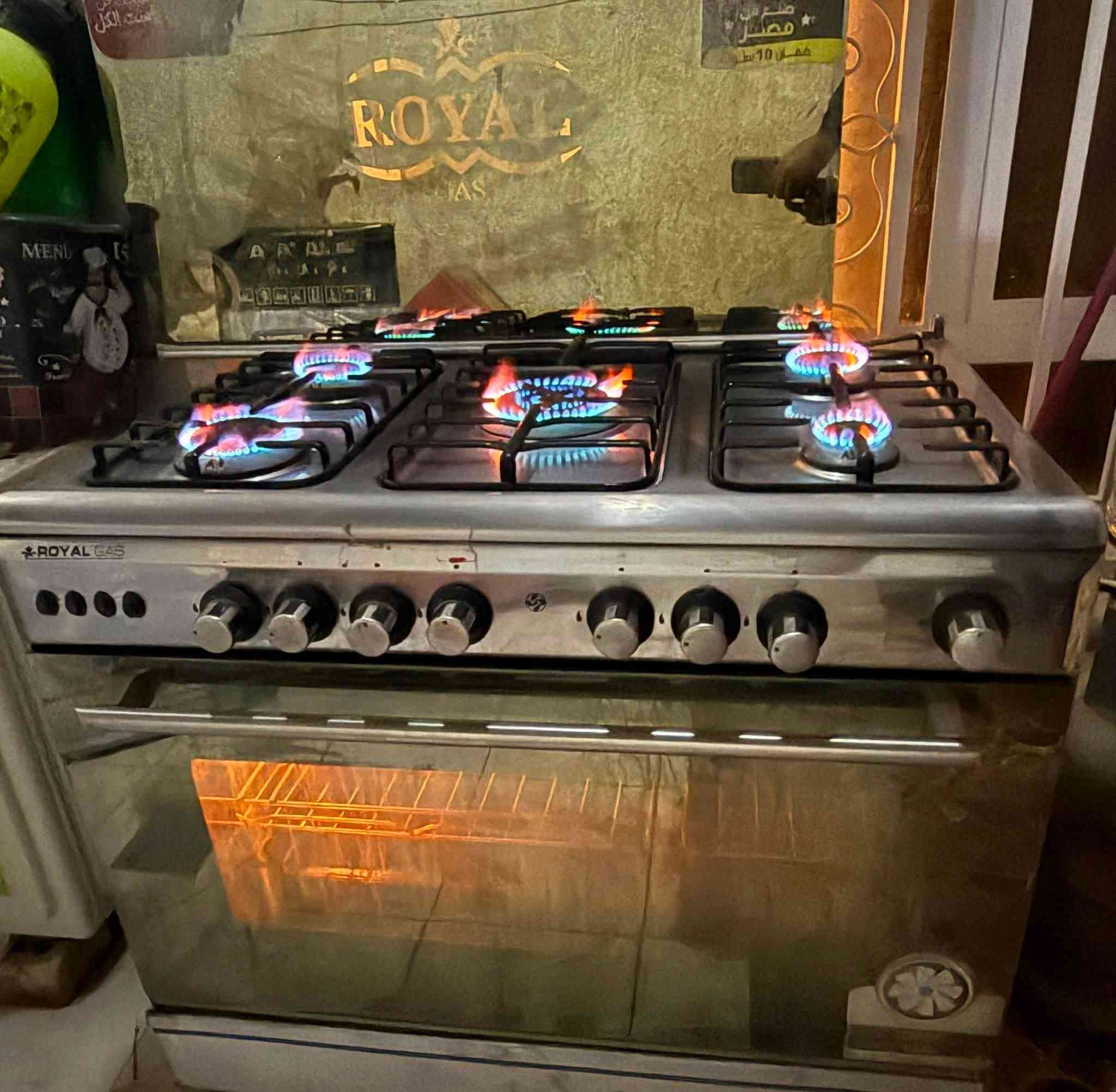 للبيع .. للبيع .. للبيع ✨✨✨
طباخ رويال حجم 90 مصري المنشأ 🇪🇬
مع شفاطة 😍
السعر 350 الف 🔥🔥وبي مجال 
للاستفسار  :  يرجى مراسلة الخاص 📤 
التوصيل مجاااانًا 🚚🚚
للاستفسار واتساب ***********

