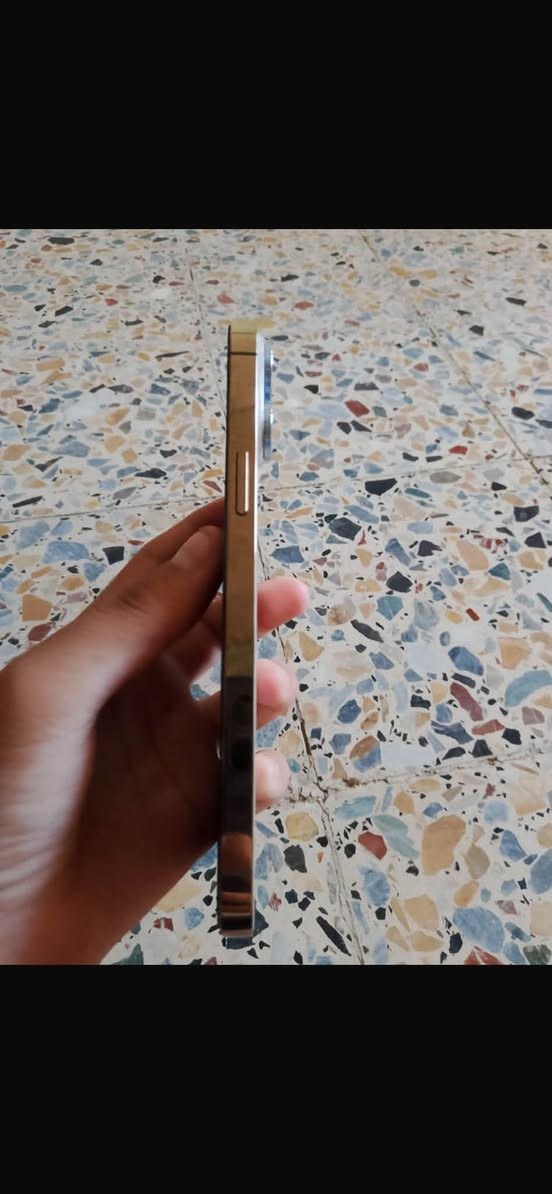 ￼ ‏iPhone 13 ‏هذا سعره￼ 800 بي مجال والتلفون نظيف كل شيء ما بدل به***********

نص مكتوب في الصور:
- أحمد 9:29 ،2026/9/18 م رد
- حول
- الاسم
- < iPhone
- إصدار iOS
- < 27.0
- اسم الطراز
- iPhone 13 Pro Max
- رقم الطراز
- MLLD3B/A
- الرقم التسلسلي
- CD4HXMQHPH
- الأغاني
- .
- الفيديوهات
- ١٠٨
- الصور
- ٨٥
- التطبيقات
- ۲۹
- السعة
- ٢٥٦ غ.ب.
- متوفرة
- ٢٠١,٨١ غ.ب.
- عنوان Wi-Fi
- DC:53:92:DF:BA:7F
- Bluetooth
- DC:53:92:EC:3D:99
- 9:27
- حالة البطارية والشحن
- كما هو الحال مع البطاريات القابلة لإعادة الشحن، بطارية الهاتف قابلة للاستهلاك وتصبح أقل فاعلية مع الوقت. معرفة المزيد...
- الحد الأقصى للقدرة
- ٨٨٪
- هذا قياس لقدرة البطارية مقارنة بقدرتها عندما كانت جديدة. قد تتسبب القدرة المنخفضة بتقليل ساعات الاستخدام بين عملية الشحن والأخرى.
- أقصى قدرة للأداء
- ستساعد الأنظمة المضمنة في النظام والمكونات في تخفيف آثار الأداء التي قد تلاحظها أثناء التقدم الكيميائي في عمر بطارية iPhone.
- شحن البطارية المحسن
- للحد من استنزاف عمر البطارية، يتعلم الـ iPhone من عادات الشحن اليومية، بحيث ينتظر ولا يتجاوز ٨٠٪ حتى يحين موعد حاجتك إلى استخدامه.