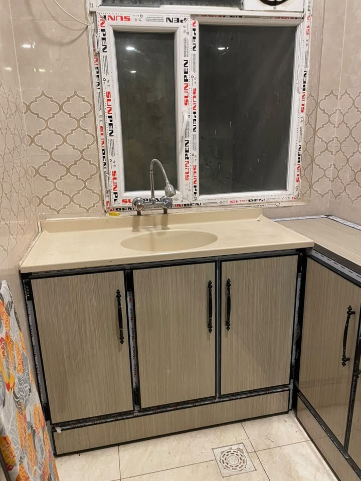 كاونتر للبيع
صغير ، متر ونص بمتر وشوية
المنيوم ، نظيف جداً 
السطح كوارتز 

بي فطر بالحوض موضح باخر صورة وصلحناه
ميسّرب

الداخل نظيف جداً ١٠٠٪؜

مكاني بغداد

للتواصل 
***********
وتساب او هاتف
