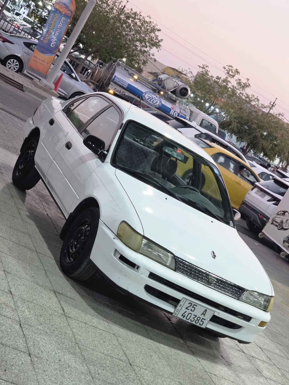 سلام عليكم 
تويوتا كورولا ١٩٩٤ 
سيارة نضيفة  
وجديدة كلش
 تبريد شغال
بدون نواقص
بيها ملاحضات بسيطه كلش
بدون ضربة 
بدون دواخل
سعر ٥٩ وبيها مجال
 سنويه باسمي لل ٢٠٣٠ 
ودفتر بانزين 
مكان كركوك 
***********
