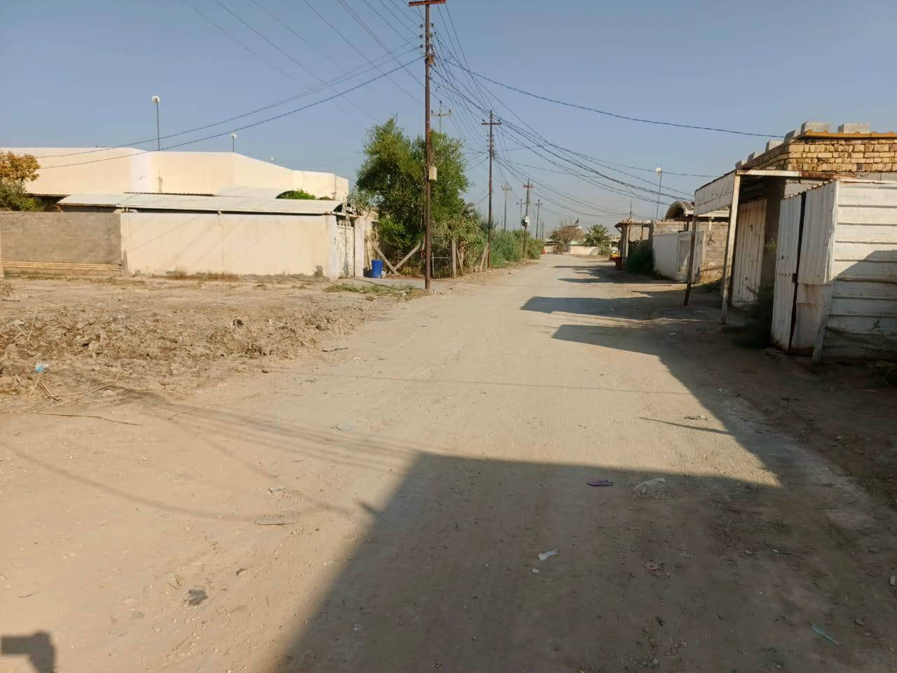 للبيع دار سكنية طابو صرف في حي الميكانيك – مركز الديوانية
الموقع.. حي الميكانيك . اول ما تنزل من جسر حي رمضان على ايدك اليمنى  وقريب جداً من الشارع العام الرئيسي
البيت بيه اجازة بناء حديثة وجاهزة لتقديم على سلفة اسكان 

📐 المساحة: 408 متر مربع
 عدا الفضلى الامامية 
📏 الواجهة: 18 متر
📏 الطول: 24 متر
🔹 العقار يباع كاملاً
🔹 أو يباع نصفين حسب رغبة المشتري .
موقع ممتاز وقريب من الشارع العام، مناسب للسكن يحتاج ترتيب بسيط .
 للاستفسار والتواصل:
***********
