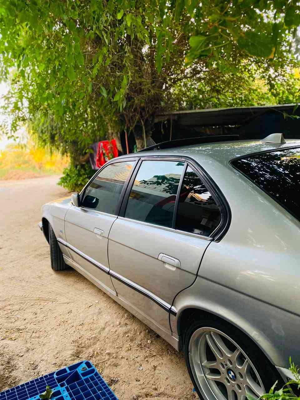 Bmw 525 (1990)إصل سنويةوبليتة
وارد ألماني 
رقم بغداد إنكليزي بسمي شخصياً هزه موجوده مداور ربع ساعه
 سلايد روف 3 طكات
جام 4 كهرباء 
كشنات كهرباء 
حماوة ثابته ع الميل
مكينه كبس عدله المرغوب نشطه كلش
كير حاويه وارد ألماني ضمانه بعده بي
بدنتها موس لا محمله معجون ولاخياس
نصبتها واضحه بالصور 
57$
كربلاء 
***********
