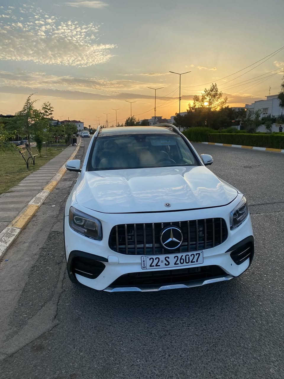 ✨
للبيع: مرسيدس GLB 250 () موديل 2023 ✨
⚜️ دفع رباعي - فخامة - تقنية متكاملة ⚜️
(سيارة بانزين مو كاز)
• رقم شمالي اربيل شرط التحويل 
• وارد امريكي / ضرر بسيط بالبنيد  مصبوغ خشم لبنيد موضح ب صور ما مبدل ايرباكات بس استيرن وراجع سستم 
• المحرك: 2.0L تيربو
• العداد: [73] كم
• عزل صوتي ممتاز وراحة فائقة أثناء القيادة

🔹 أنظمة القيادة المتاحة (DYNAMIC SELECT - 5 أنظمة):
• 🟢 Eco: وضع اقتصادي موفر للوقود.
• 🔵 Comfort: وضع قيادة مريح وسلس.
• 🔴 Sport: أداء رياضي واستجابة أسرع.
• ⚙️ Individual: ضبط مخصص للمحرك والمقود بحسب رغبتك.
• ⛰️ Off-Road: نظام القيادة للطرق الوعرة والتضاريس (خاص بفئة 4MATIC).

• دخول ذكي (بصمة على الأبواب الأربعة)
•صندوك كهرباء 
• فتحة سقف بانوراما
• رادار أمامي + نظام توقف ذاتي عند الطوارئ
• نظام تحديد المسار + مثبت سرعة (كروز كنترول)
• رادار جانبي (نظام النقاط العمياء على المرايا)
•لايت عدسه ابيض ثلجي (زينون) + كشافات 
• ويل كاب قياس 18 
• تدفئة المقاعد الأمامية (تدفئة كشنات)
• تدفئة القيادة (تدفئة ستيرن)
• شاشة كبيرة متصلة تدعم المساعد الصوتي الذكي MBUX
• شاشة أعطال وعرض كافة تفاصيل ومعلومات السيارة
• ثيمات وتصاميم للشاشة تتغير بحسب نظام القيادة المختار
• ماوس (Touchpad) للتحكم بالشاشة
• عجلة قيادة متعددة الاستخدامات (فول تحكم ستيرن)
• كاميرا خلفية دوارة
• مرايا جانبية كهربائية (مري شفط)
• سايد بريك إلكتروني (دكمه)
• إطارات رن فلات (Run-Flat) جديدة مضادة للبنجر
• بطارية جديدة نوع AGM
سعر 3 دفاتر و35 ورقة وبيهة مجال
📍 الموقع: اربيل  لاستفسار ***********]
