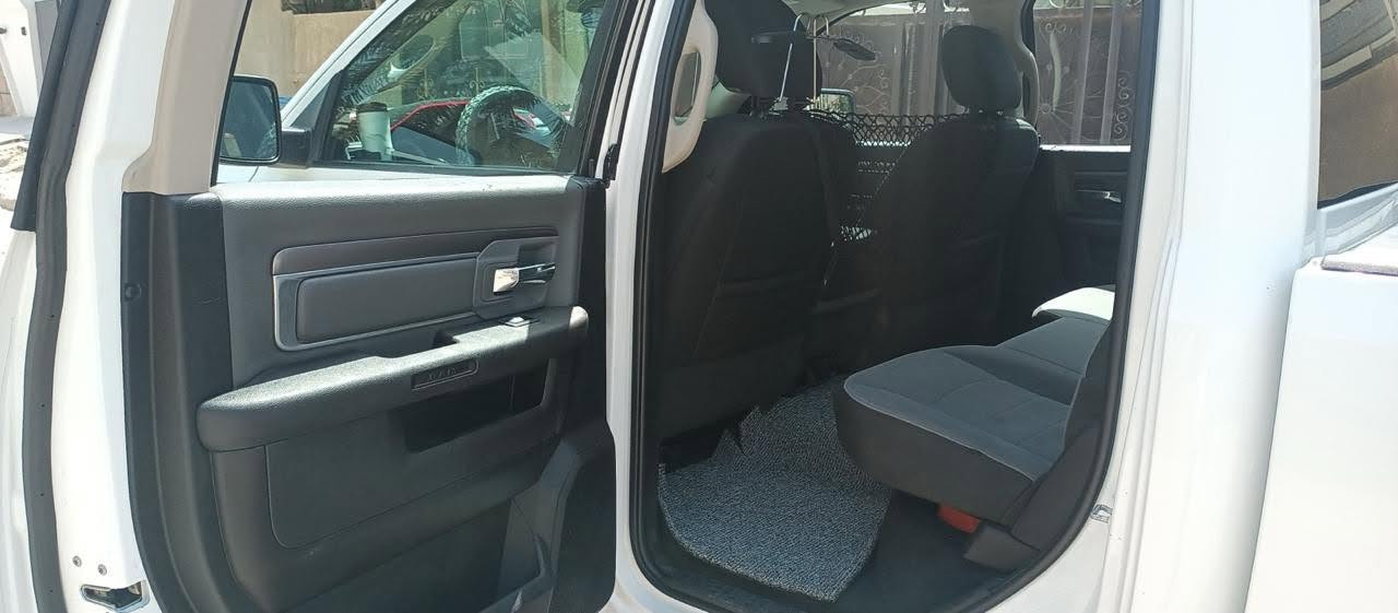 🔥 Dodge Ram 1500 Classic (2021) للبيع 🔥

الموديل: 2021 (كلاسك)
 المحرك: 8 سلندر (5.7)
 السعر المطلوبة: $20,000 (200 ورقة)وبيها مجال بسيط.
المواصفات والإضافات الخاصة:
 منظومة غاز حديثة: مشدودة منظومة غاز سعة 150 لتر (توفير ممتاز ومثالي لاستهلاك البنزين للمسافات الطويلة).
 غطاء حماية الحوض: مجهزة بجناح / غطاء جلدي (Tonneau Cover) مخصص لحماية صندوق السيارة الخلفي من الأتربة والأمطار.
 محرك وقير وحجم بحالة ممتازة 
ضربتها الباب الخلفي الي ورا السايق
للتواصل والاستفسار:
 رقم الهاتف: [***********]
 المكان / المحافظة: [بغداد / نفق الشرطة]
