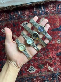 بناتنه الحلوه جبنالكم ساعات باله نسائية القطع ع 5 الف  رقمي 0788585454...