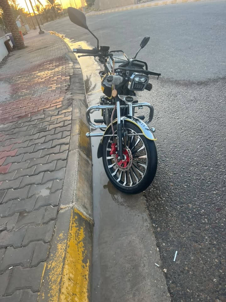 السلام عليكم للبيع ماطور سونك زنجيل موديل ٢٥بعده جديد كلشي مايعوزه السعر ٩٨٠وبيً مجال المكان رأوه للتصال ***********

