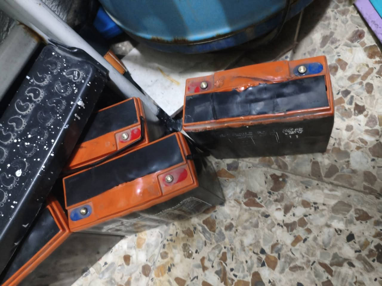للبيع خمس بطاريات منفوخات الي يفيدنه يراسلني واتس ***********
