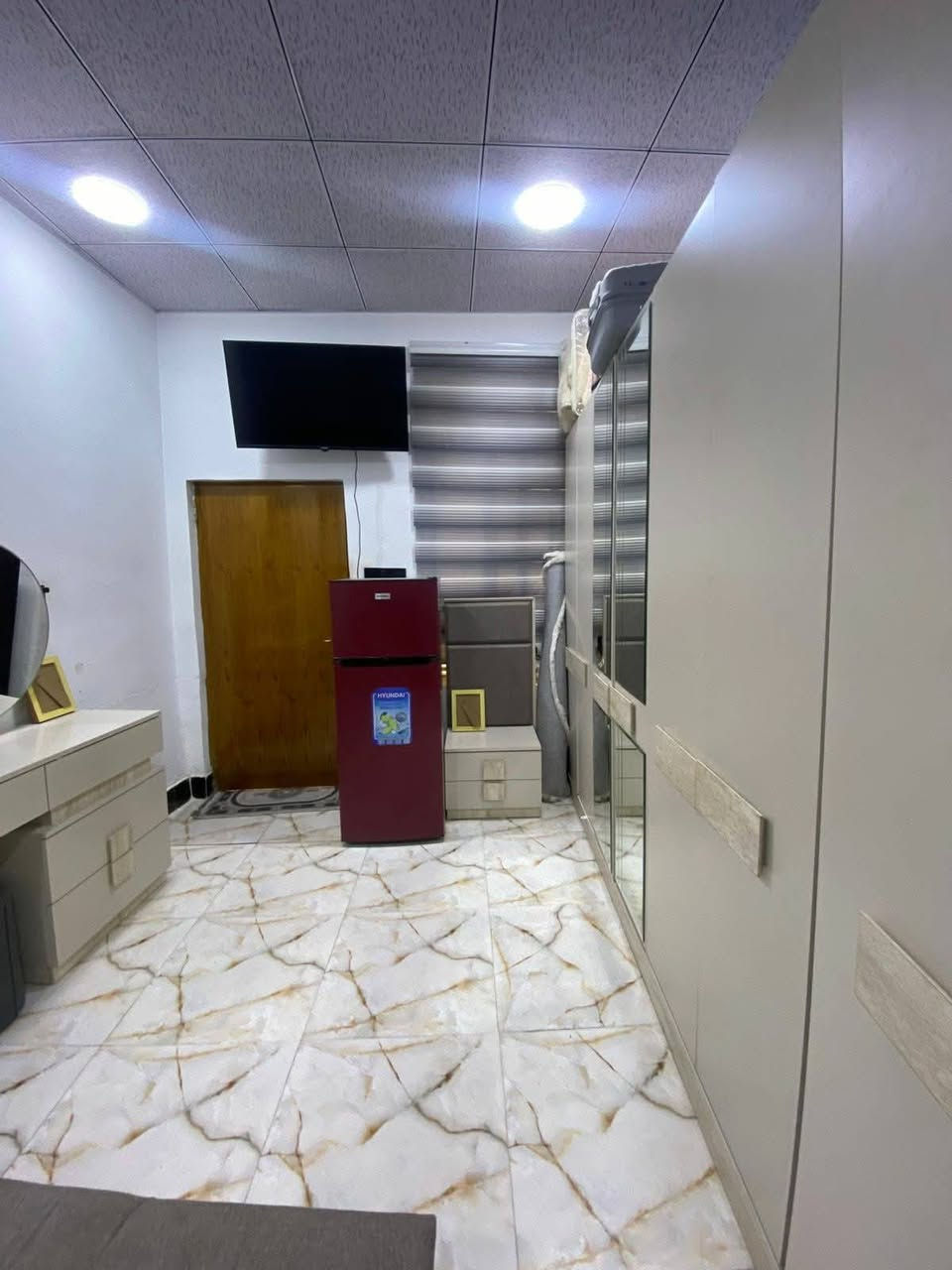 بيت للبيع 125 طابو صرف  خلف مدرسة الجوهره ابوصخير حي مطاط 
بناء طابوق جيري اساس كونكريت والسقف شيلمان بيه غرفتين وصاله واستقبال حمامات داخليه وخارجيه المكان ابوصخير حي مطاط...  للاستفسار خاص 🥰اوع رقم السعر 80وبي مجال رقم لتواصل  ***********
