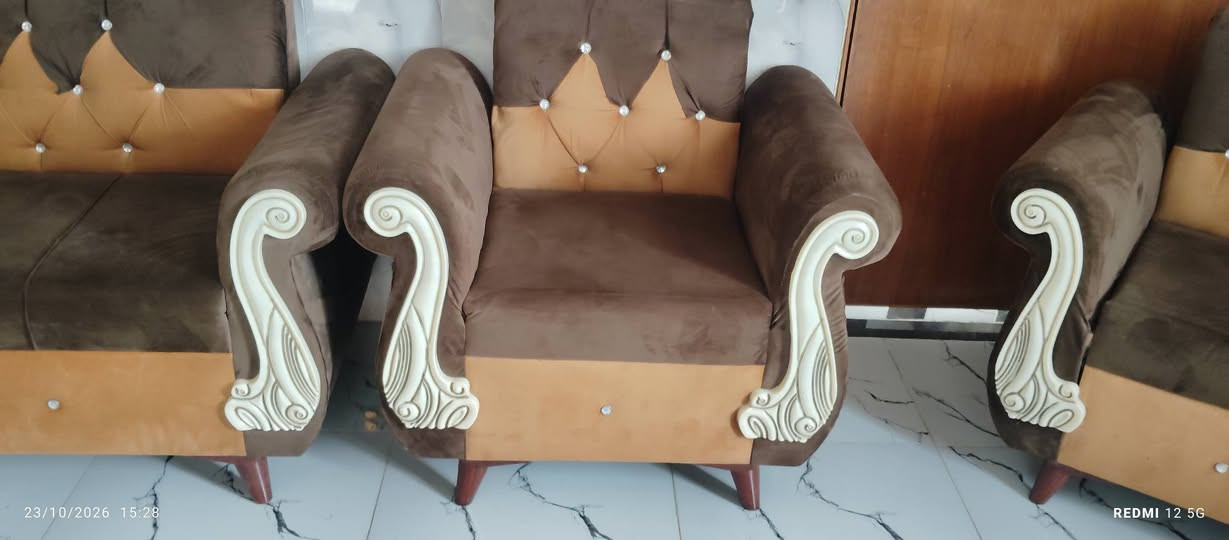 تخم • ٢ قطع • نضيف