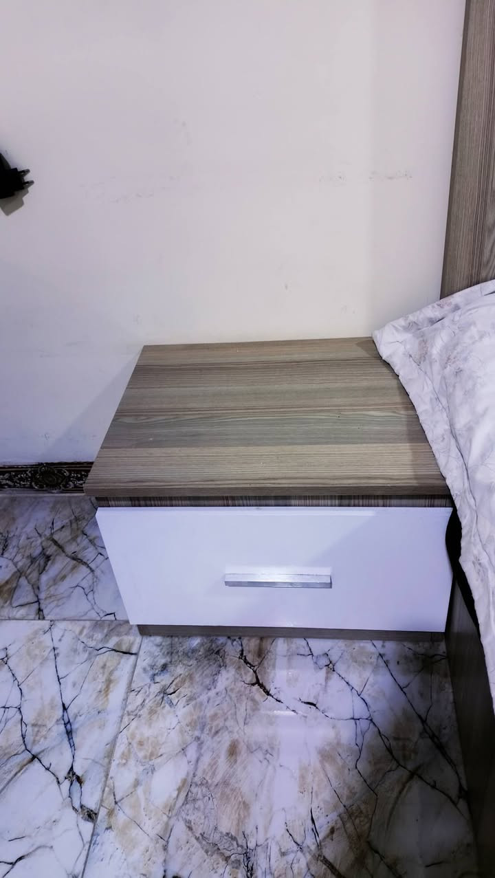 السلام عليكم غرفه نوم للبيع ما بيها أي عيب خمس قطع سعرها 380 وبيها مجال للاستفسار ***********
