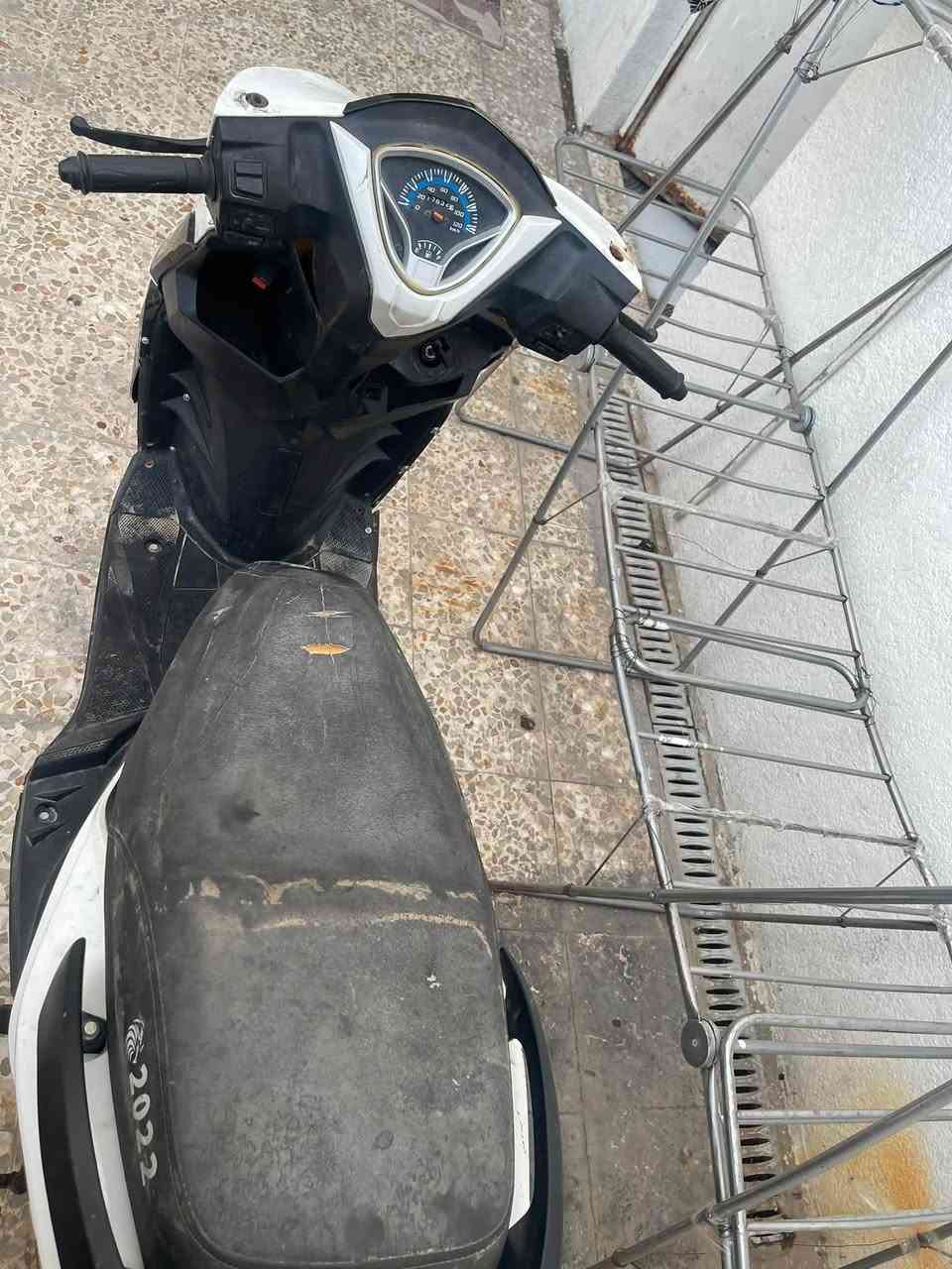 دراجه صيني شغاله مابيها شي بس شغلات بسيطه السعر 300 وبيها مجال قليل 
***********
