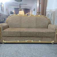 كنب • ٤ مقاعد • ٢ كبيرة