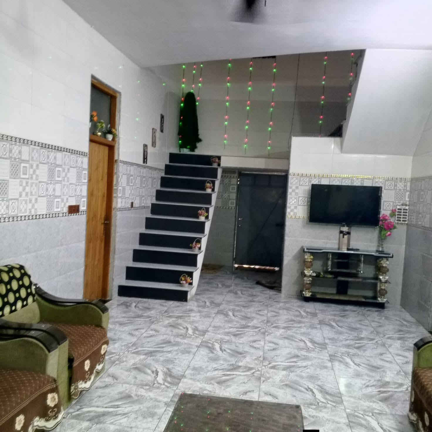 السلام عليكم بيت للبيع زراعي مساحة الكلي 400 و180 حديقة والباقي بناء البيت يحتوي على غرف نوم ثلاثة ثنين جوة واحدة فوك وصالة ومطبخ حار وبارد واستقبال صحيات كهرباء وخط سحب وماء  كامل جميع الخدمات  منطقة العوادل قرب جسر الفرنسي السعر خاص الاستفسار على الرقم
***********
***********

