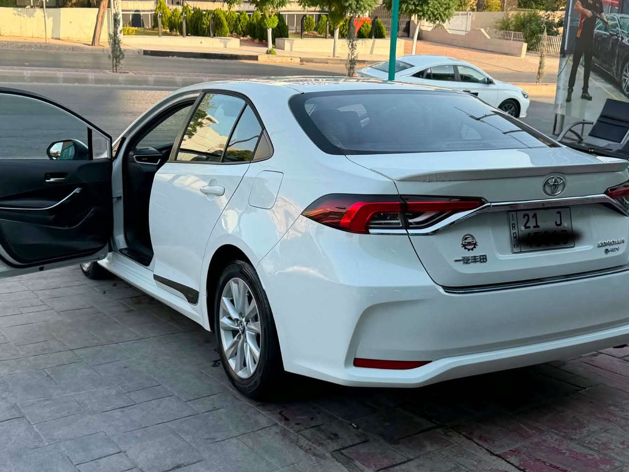 corolla HEV 2025 
کرۆلای ٢٠٢٥ ی HEV 
نموونە لە جوانی 
تەنها ١٥ هەزار ڕۆشتووە 
بێ بۆیاخ و سارد و تەرزە دەعامی بۆ دەعامی بە شەرت 
شاشە ئەندرۆید و ئەپڵ کار پلەی 
سڵاید و لایتی پێش و دوای LED 
تحدید سرعە و تەبرید dual zone 
DRCC کە خێرای تەحدید سرعە لەگەڵ سەیارەی پێشتەوە ڕێک ئەخات 
نموونەیە لە جوانی 
نرخی : ١٧١ گەڵا و معامەلەیەکی زۆر کەم 

ژمارە مۆبایل [***********] 
0️⃣7️⃣7️⃣0️⃣0️⃣6️⃣9️⃣7️⃣3️⃣7️⃣0️⃣ 📞 بنجوين, السليمانية
