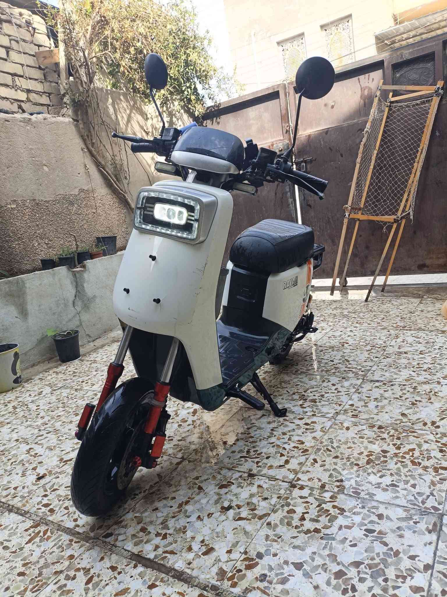 سلام عليكم دراجه شحن A8نضيفه   بريك دسك جدد سرعتها75نضام ال4سرع 5باتري 60فولت بيها بك بيها نضام  مانع انزلاق بريكات امامي وخلفي شغال دبل رياضي مال ماكس عدله كهربائيات كلها شغاله سعر325وبيها مجال بسيط مكاني حي الجهاد بغداد ستفسار ***********
