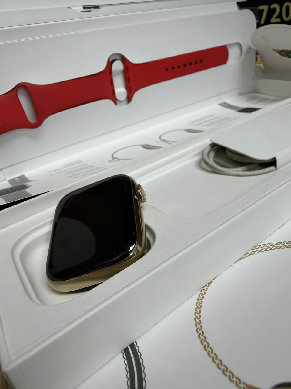 ساعه أبل ⌚️  Apple Watch Series 7️⃣
Stainless steel  GOLD
ستنلس ستيل  الذهب
الملابس  هيج قطعه ليكول عدي ساعه ابل😘😘
مواصفاته هوايه اكتبه جات جيبيتي وهو  كلهن يطلعهم الك
                       جيل 7️⃣🔥🔥
حجم  4️⃣5️⃣  ⛩️
               بطاريه  8️⃣5️⃣🔋👉👉👉
نظافه  9️⃣9️⃣💯💯 
كامل الملحقات الاصليه
مركز سيمو المايسترو دورة شارع الصحه
👉👉***********
اتصال 📞واتس اب /للحجز
توصيل لكل العراق
تابعني  🚀حتى يوصلك كلشي جديد يخص منتجات ابل

