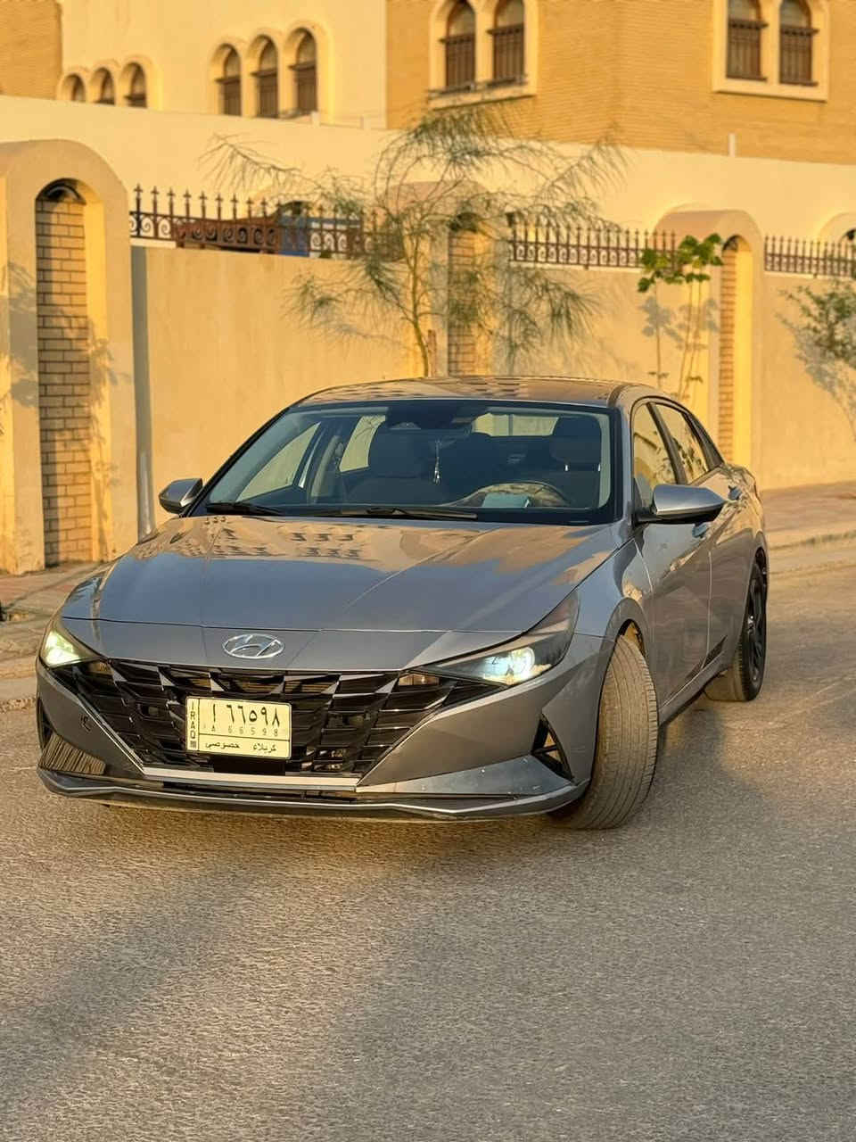 السلام عليكم
النترا 2022  امريكي حادثها جاملغ وخشم البنيد شويه فقط 
فول مواصفات عدى الفتحه 
تحكمات رادادات مثبت سرعه سستم صوت وبعد هواي بيها  مواصفات 
تخم تاير جديد السياره جاهزه رقم كربلاء باسمي اني مدخلها من امريكا يعني على ايدي السياره ماشيه ٥٥ ميل للتواصل  
(السعر) ١٣٨ وبيها مجال
‭***********‬ بي واتساب
