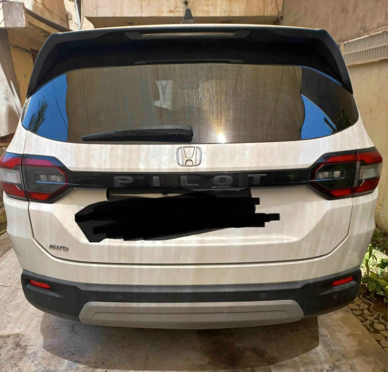 هوندا بايلوت 2024 

وارد أمريكي     ماشي 17000

محرك 3500cc 6V تنفس طبيعي 

مواصفات:

ناقل حركه 10سرعات (الكير)

عدد راكبين 8

نظام دفع رباعي مع تغير وضعيه القياده 

حساسات اماميه وخلفيه 

رادار امامي 

مثبت السرعه تكيفي 

تحذير مغادره المسار 

تحذير اصطدام امامي 

بريك طوارئ أوتوماتيك 

مراقبه نقطه عمياء 

السعر 28000$

للاستفسار اكثر تواصل على الرقم:

***********
