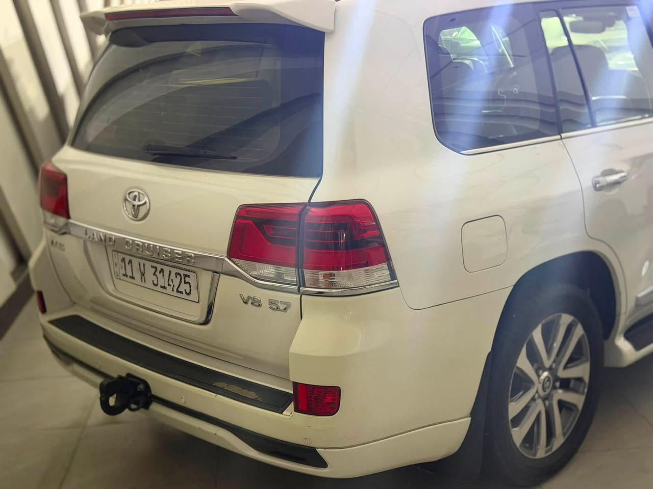 السلام عليكم للبيع لاندكروز 2017 فئة VXS بريم 

محرك 5700 V8 
جكات 
ستيرن كهرباء 
خزن ميموري 
كشنات كهرباء 
جنطةًكهرباء 
كشنات تدفئة تبريد 
دبل جنطة كهرباء 
شاشات 
4 كامرات محيطية 
وهوايه مواصفات بيها 

ملاحظة // السيارة بيها بارد بسيط

مكان السيارة بغداد 

للاتصال // ***********
