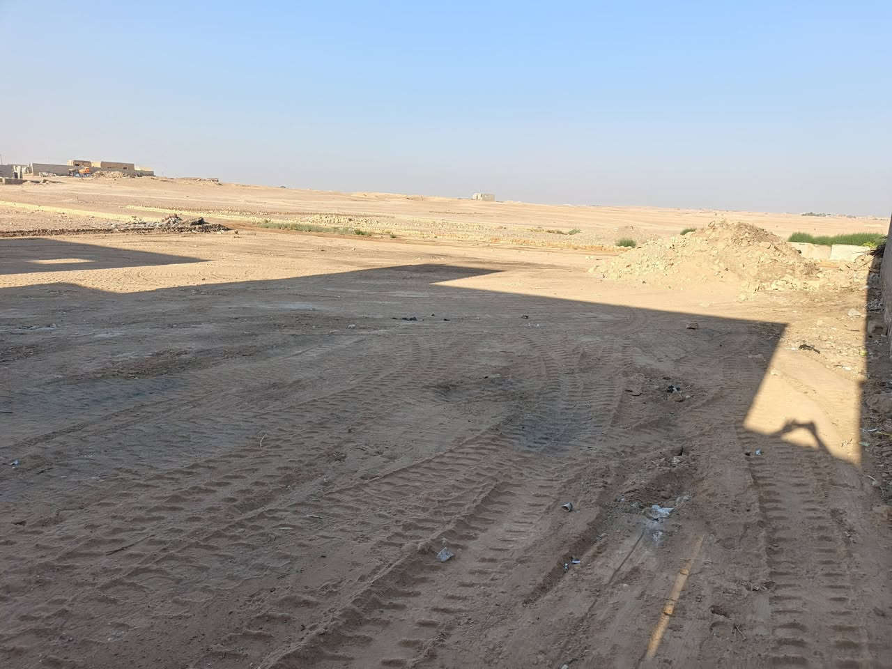 سلام عليكم عندي نص عرصه حي لامين داخل تصميم واصله  ماء كهرب يبعد تبليط عنه 250 متره شارع 10

 سعر 10 بي مجال *********** 
 

***********

