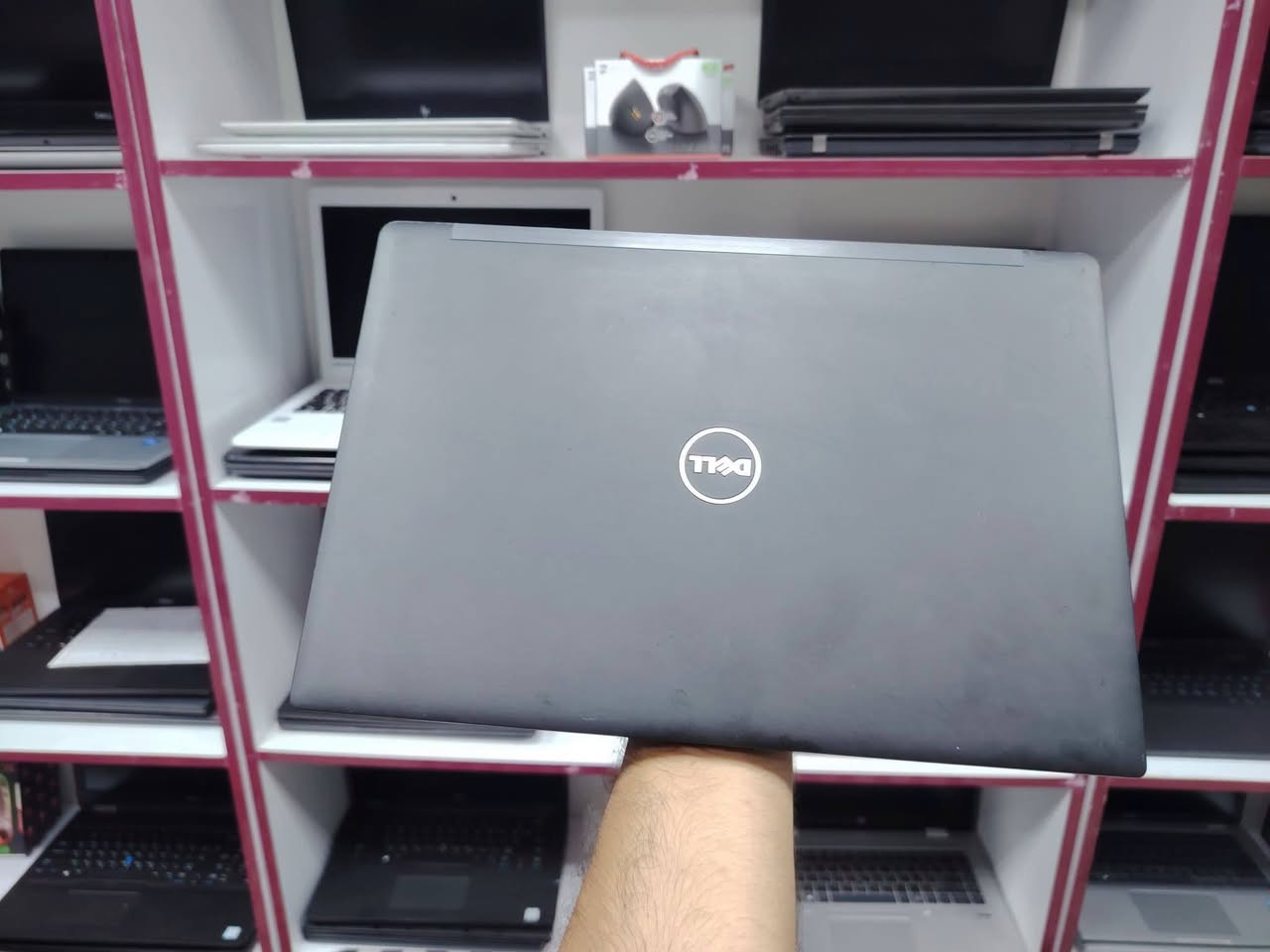 لابتوب Dell Latitude 7280
⚜️ المواصفات:
⚜️ المعالج: Core i7 — الجيل السابع — فئة U
⚜️ الرام: 8 كيكا DDR4 — قابلة للتطوير
⚜️ الهارد: 256 كيكا SSD M.2 — قابل للتطوير
⚜️ كرت شاشة داخلي: Intel HD Graphics — 4 كيكا (ذاكرة مشتركة)
⚜️ حجم الشاشة: 12.5″
🤍🤍🤍🤍🤍🤍🤍🤍🤍
🎁 الهدايا والملحقات:
• حقيبة لابتوب
• شاحن لابتوب
• ماوس
• ماوس باد
• تغليف احترافي (داخل كرتونة)

🛡️ الضمان والخدمات:
• فحص اللابتوب و مقارنة المواصفات و النضافة قبل الاستلام عند المندوب.
• ضمان أسبوع كامل بعد الاستلام.
• تنصيب ويندوز حسب الطلب مع جميع البرامج الأساسية و Office مثبتة.

🚚 التوصيل: التوصيل متوفر إلى جميع محافظات العراق

📞 للحجز أو الاستفسار (متوفر واتساب):
 ***********

📌 موقّعنا: بغداد الامين الثانية

💰 السعر: 225,000 دينار عراقي
