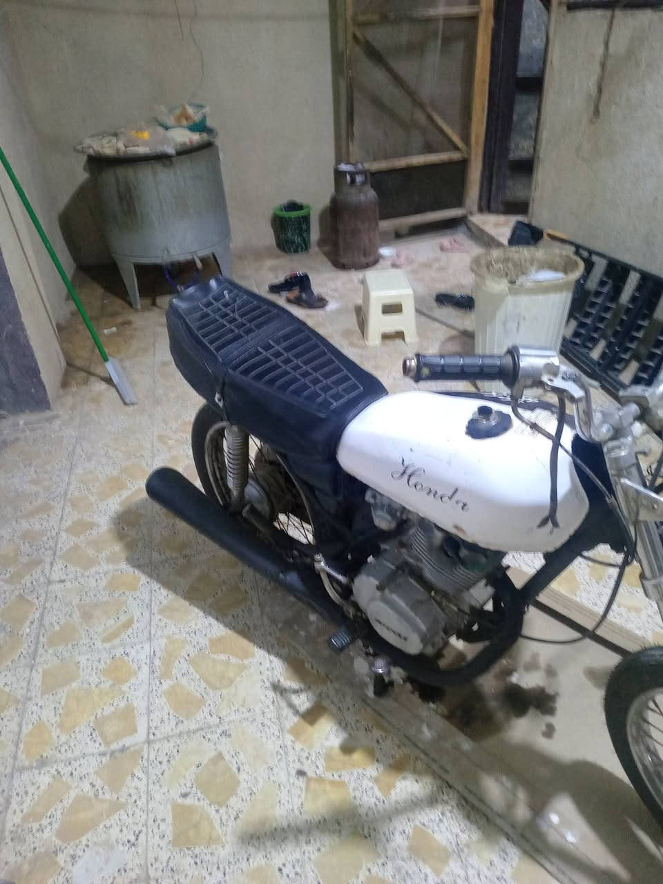 دراجه للبيع سعر ٣٠٠٠ بيه مجال رقم واساب ***********
