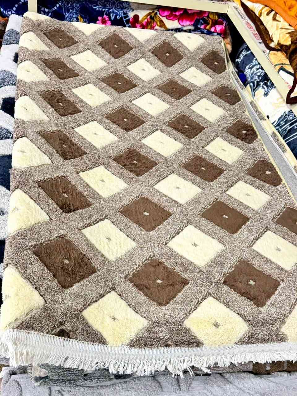 ✨ أضفي لمسة بوهيمية ساحرة وأناقة لا تُقاوم لديكور بيتك ✨

حصرياً ولأننا نختار لك الأفضل دائماً وصلتنا سجادات و فراش أرضية بوهيمي بتصميم حفر نقش راقي يجمع بين أصالة التراث وفخامة العصر الحديث

 القياس: 2 × 3 متر (مثالي لغرف المعيشة، غرف النوم، أو الجلسات)

 الظهر: ظهر كوباي (متين ومقاوم للانزلاق) يثبت بكل أمان وثبات على جميع أنواع الأرضيات (سيراميك، مرمر، خشب أو موكيت)

 التصميم: نقوش حفر بارزة وعميقة تضفي عمقاً وفخامة للمكان

 ولأن راحتكم تهمني العرض لفترة محدودة
السعر بعرض خاص  30 الف + التوصيل مجاني لحد باب البيت لكافة المحافظات!
