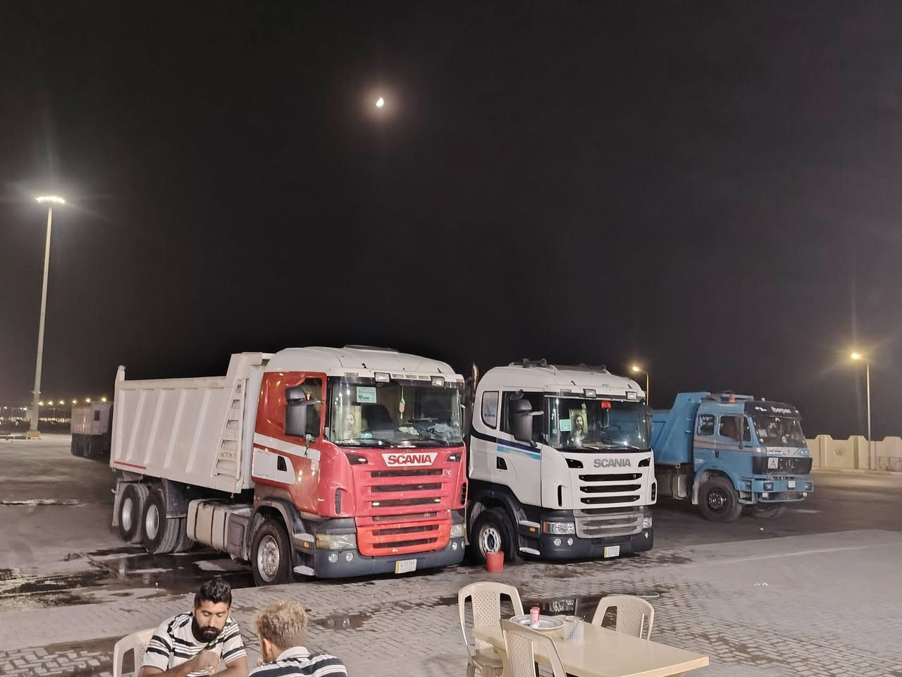السلام عليكم سكانيا للبيع مكينه 500 جير 900 كوبرا مجموعه ورده وسياره خير من الله الرقم الرقم للاستفسار شاص مقفول ***********
