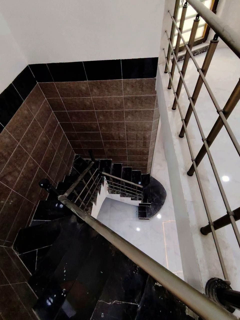 دار للبيــــــع بناء حديث حله نادر الأولى حي الزيتون 

المساحــــــة  100 متر طابو زراعي سند 25 

الــوآجـــهــة  10متر
النــــــــــــزال 10متر 

طابقين ثلاثه غرف نوم وصاله وكليدور ومطبخ ومجمع صحيات  وطارمه 
 
عرض الشارع 10متر تبليط مجاري كافة الخدمات 

للاستفسار ***********
***********
مراجعة مكتب سومر للعقار نادر الاولى على الشارع الخدمي قرب حسينيه حنتوش
