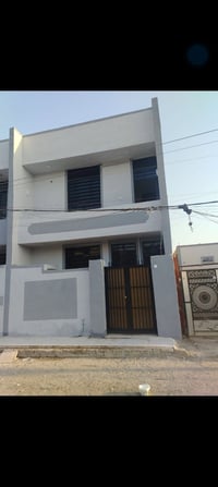 مشتمل 70متر بناء حديث مدخلين 2نوم حمامات 2 عله شارع رئيسي 07752592984