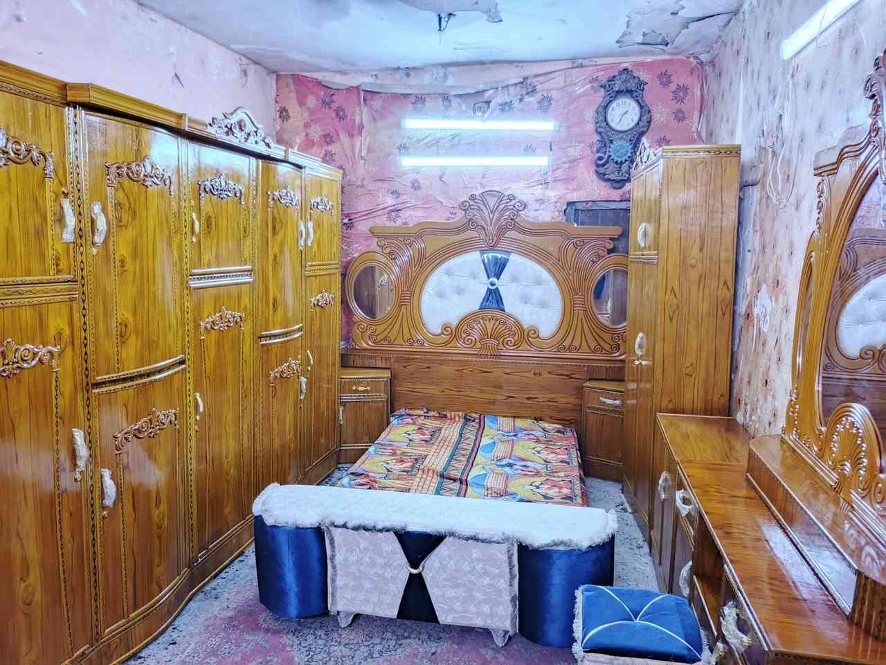 غرفه اخشاب خمس ابواب ملحق للبيع ***********السعر 650صاج الزاويه كنتوريه موديل حديث زا
