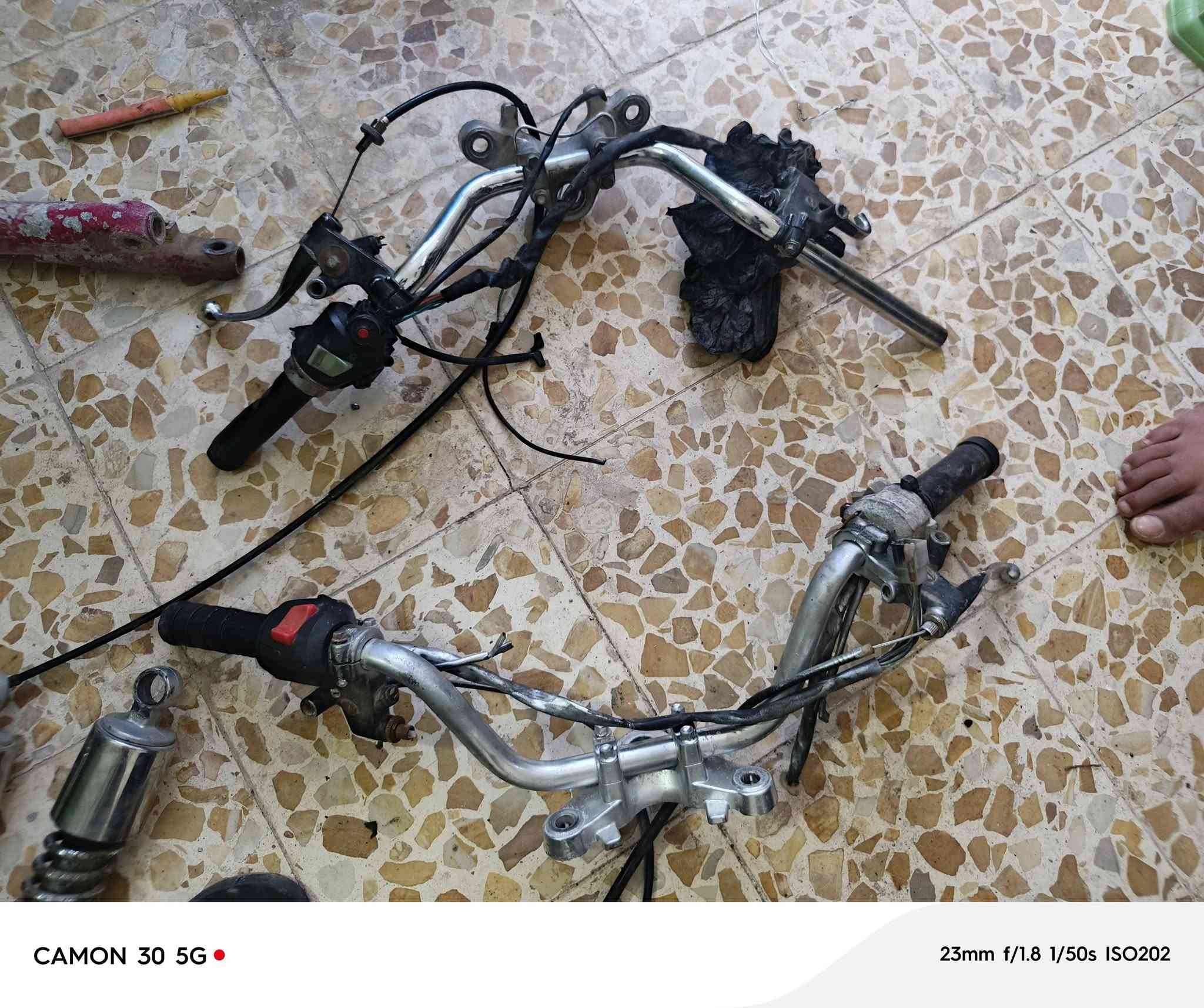 السلام عليكم غراض بارت دبلات 8 الاف عربانه 5 الاف سكان كامل هوه وبدالاته 8 الاف شراي رقمي *********** مكاني ناصريه مركز
