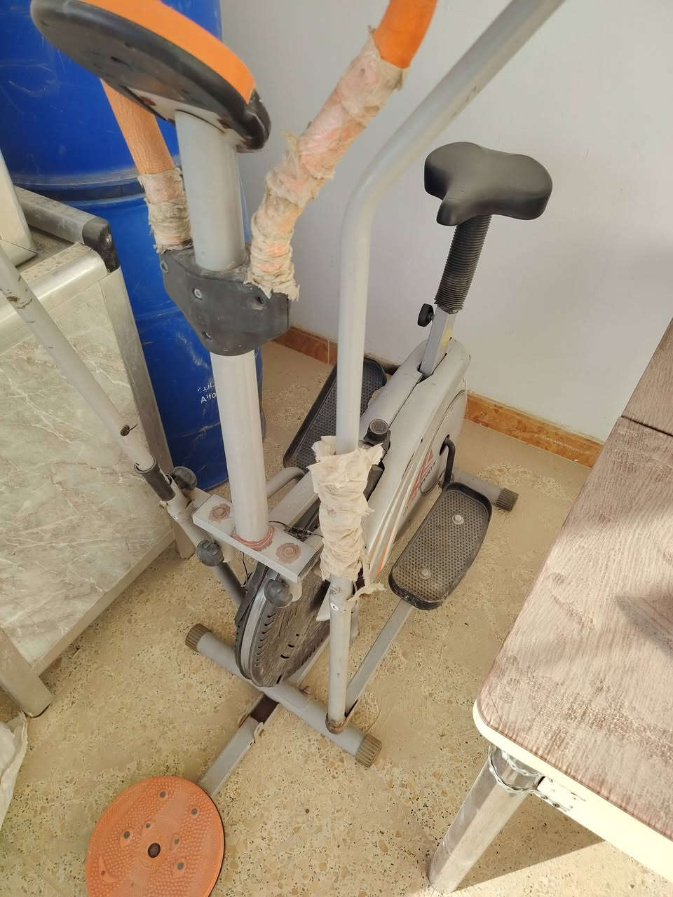 براد ب ٥٠ ثلج بلادي 
مجمدة صغيرة ب ٢٥٠  بلادي الجديدة مالتها ب ٥٠٠ 
مجمدة كبيرة اخت جديدة ب ٤٥٠ الجديدة ب ٩٠٠ 
ميز كعام نضيف جدا ب ٣٥ قفل 
جهاز اوبتكال ب ١٠٠ قفل 
مكيف جنرال ياباني ب ٢٠٠ بلادي ممصلح تبريد ثلج 
مكيف نشنال ياباني بلادي ممصلح ب ٢٠٠ ثلج 
مرجوحة اطفال جديدة ب ٥٠ 
شمسية ثقيلة الجديدة ب ٣٥٠ سعرها ٧٥ قفل وموصلة ٥٠ 
ومكيف كوري هاي كول اخو جديد ب ٢٢٥ ثلج فقط تبريد 
مكانها عنه مجاور سنتر العائلة 
*********** 
الاسعار غير قابلة للتفاوض وشكرا
