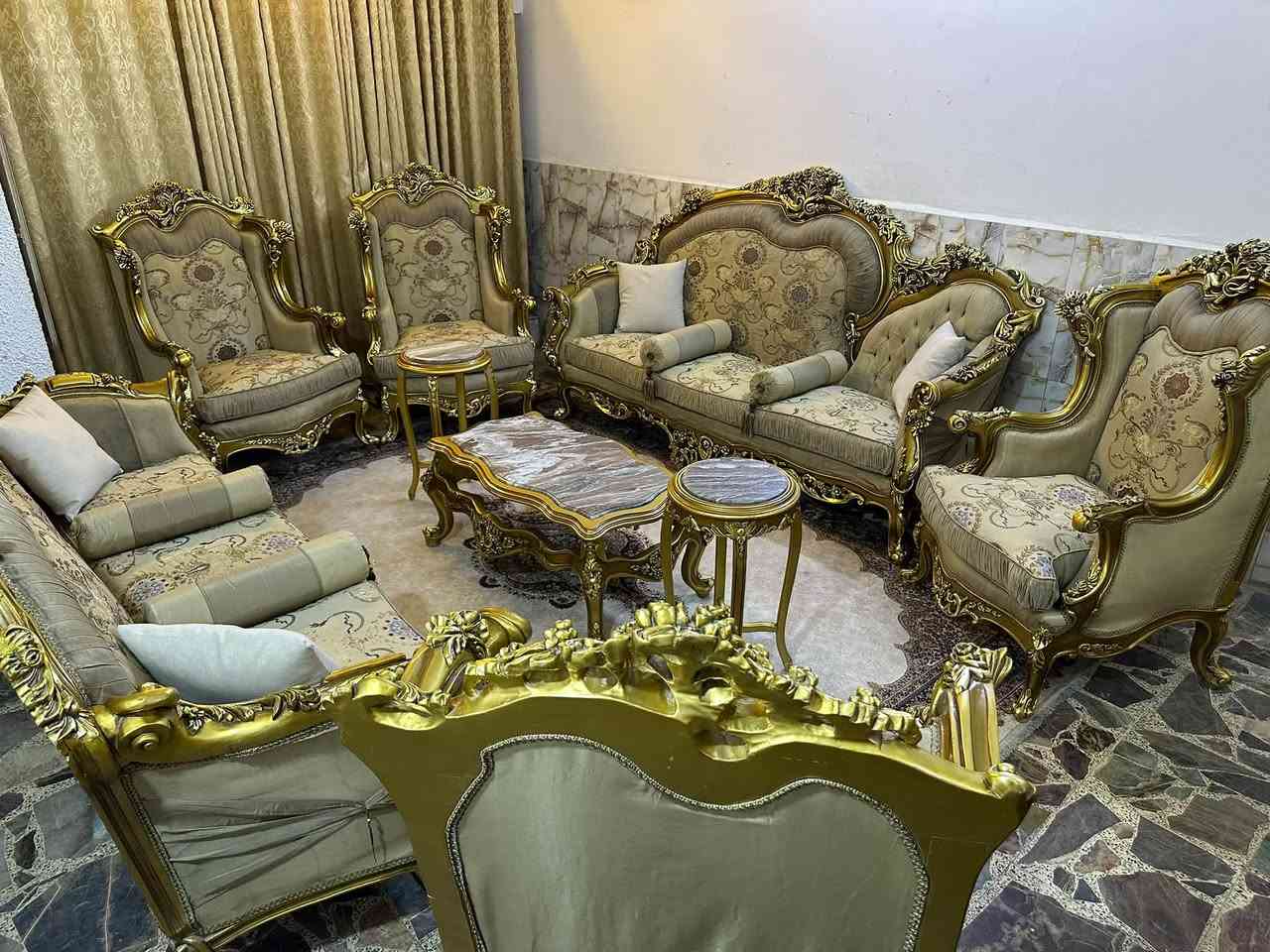 تخم مصري ملكي خشب زان عشر مقاعد مع  طبلات مرمر نظيف جداً السعر مليون و٣٠٠ مكانه المنصور ***********
