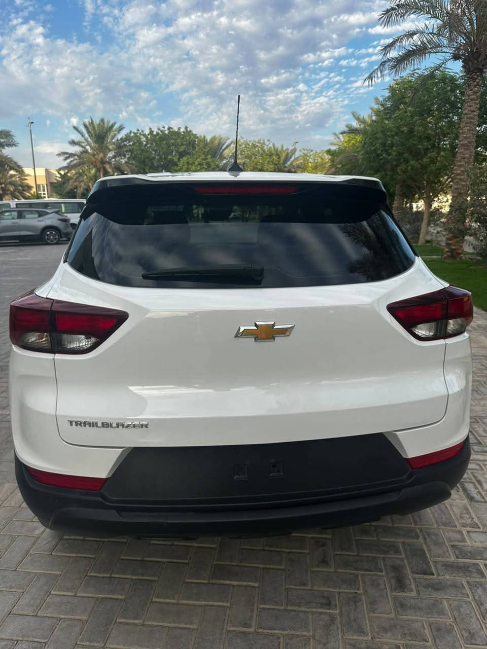السلام عليكم  Chevrolet trailblazer LS
مستعجل عالبيع 
نوع سيارة : تريل بلايزر 
موديل : ٢٠٢٣ 
ماشية : فقط ٢٠ الف ميل 
مواصفات : ((باب بصمة - كشن مخملي  - كشن كهربائي -  - تبريد مركزي - بصمة - شاشة - كاميرا - تحديد سرعة -لايت ليد- رادار - تحديد مسار - سايد بريك كهرباء _ اوتو اطفاء _ تشغيل عن بعد _مثبت سرعة _ ))
حادث سيارة : جانبي والصور موجوده 

حجم محرك : ١.٣َ / ٣ سلندر توربو 
كير محرك بعدهن وكالة
السيارة بدون رقم '@ تترقم اي محافظة 
سعر : 105 ورقة وبيها مجال 
مكان كربلاء حي التعاون 

*********** للاتصال
