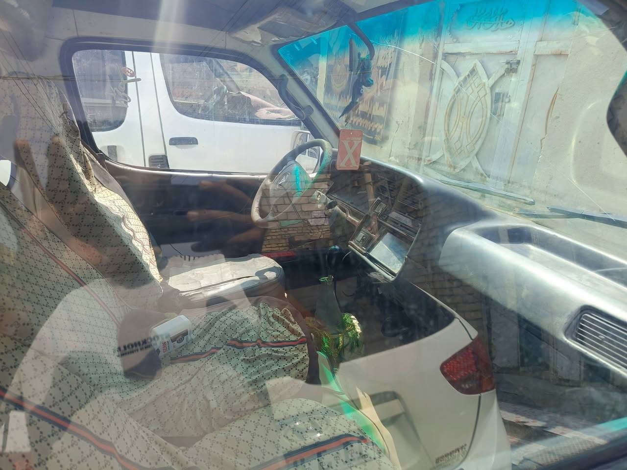 السلام عليكم
فتون للبيع ومراوس

حره

موديل 2009

محرك جديد

كير جديد ومكفول

اكسن جديد ومكفول

كهربائية كلهه شغاله

غرفه نضيفه جدا 

مكاني ناصريه مركز

الاستفسار  ***********
