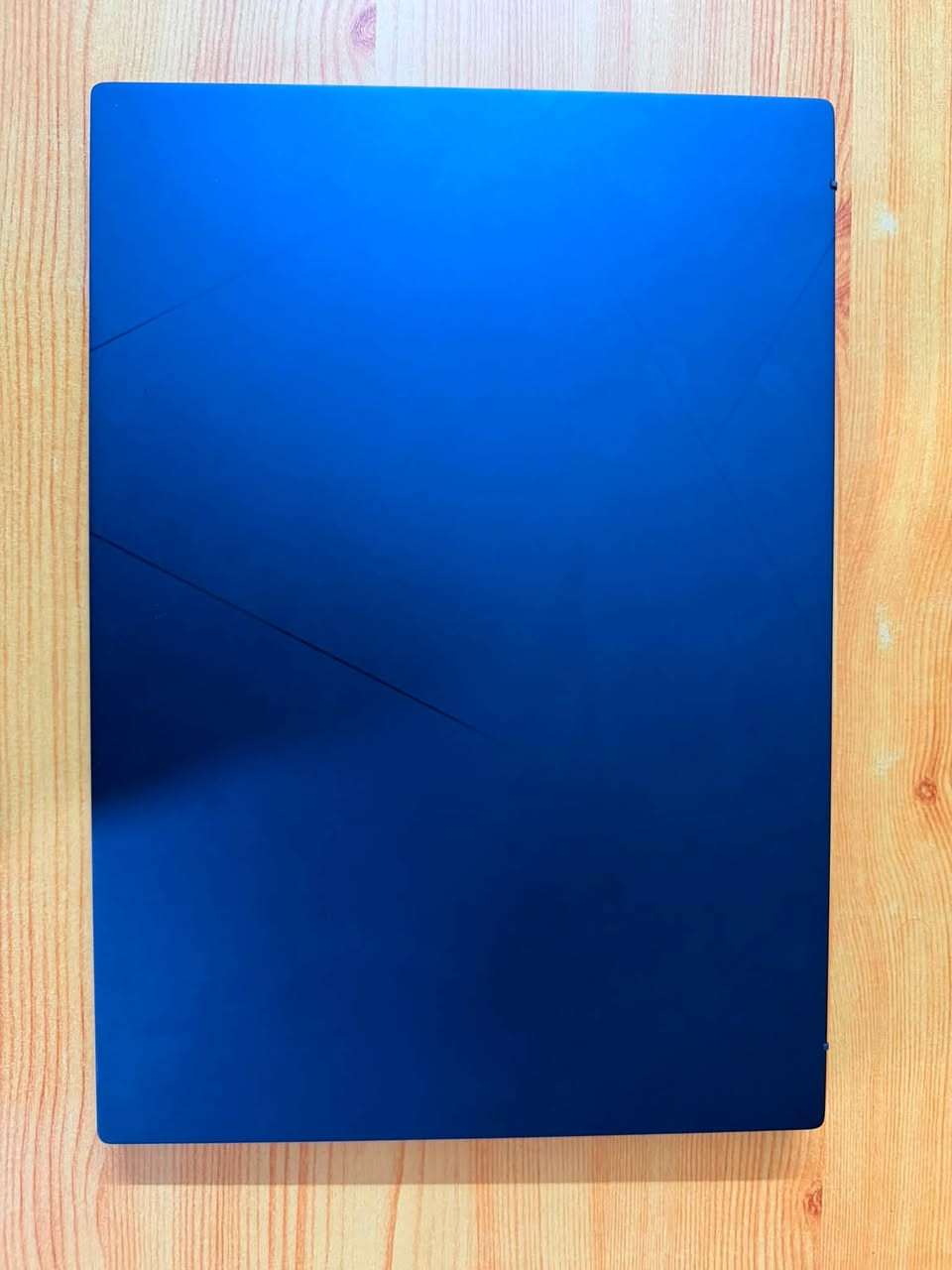� للبيع ASUS Zenbook 14 OLED — Core Ultra 9 🔥

للبيع ASUS Zenbook 14 UX3405CA
جهاز Premium، نحيف وخفيف، ومواصفاته قوية جداً للشغل، الدراسة، البرمجة، التصميم، الـAI والاستخدام اليومي.

💻 المواصفات:

⚡ Processor:
Intel Core Ultra 9 285H
16 Cores / 16 Threads
Up to 5.4GHz

🧠 RAM:
16GB LPDDR5X
Speed 7467 MT/s

🎮 Graphics:
Intel Arc Graphics
Integrated Graphics

💾 Storage:
1TB M.2 NVMe PCIe 4.0 SSD

🖥️ Display:
14” OLED
3K — 2880×1800
🔥 120Hz
16:10
HDR
100% DCI-P3
0.2ms Response Time

🤖 AI:
Intel AI Boost NPU — up to 13 TOPS

🪟 Operating System:
Windows 11 Home

🔋 Battery:
94.5% Battery Health

⸻

⭐ حالة الجهاز:

الجهاز مستخدم استخدام شخصي لمدة 4 أشهر فقط، بمعدل ساعتين باليوم يعني جهاز جداً نظيف وحالته ممتازة.

البطارية حالتها ممتازة.

الجهاز مناسب جداً للي يريد لابتوب Premium قوي ونحيف، خصوصاً للشغل والدراسة والـBusiness والـAI والتنقل.

📦 الجهاز + الشاحن الأصلي + كل محتوياته موجودة حتى وصل 

📍 المكان: بغداد - حي الجامعة 

💰 السعر: 1,620,000 د.ع قابل للتفاوض للجادين فقط

رقم الهاتف : *********** فقط واتس أب

