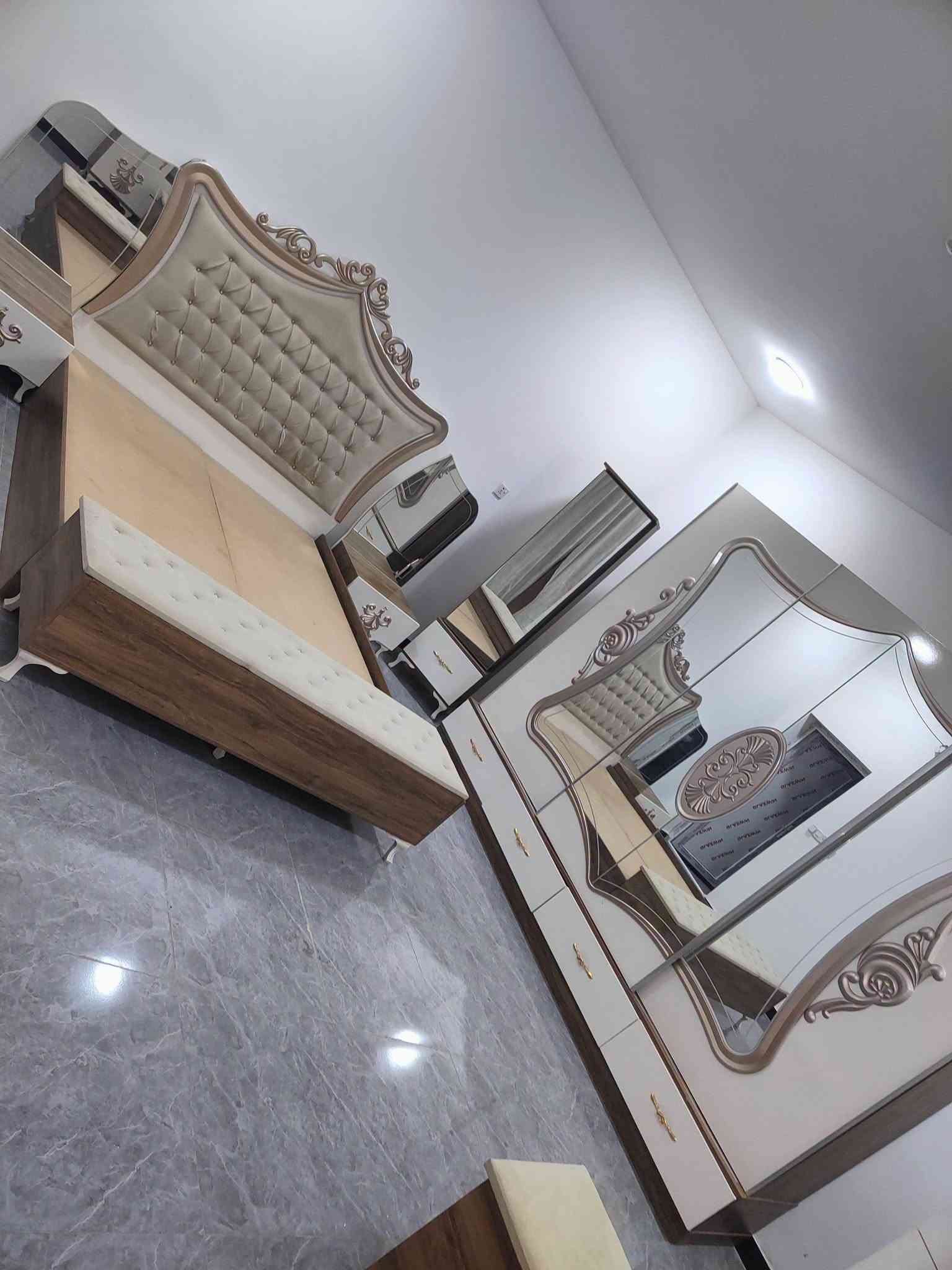 غرفه 9 قطع كلش نضيفه صبغ حراري سعرها 550 وبيها مجال بسيط للاستفسار***********
***********
