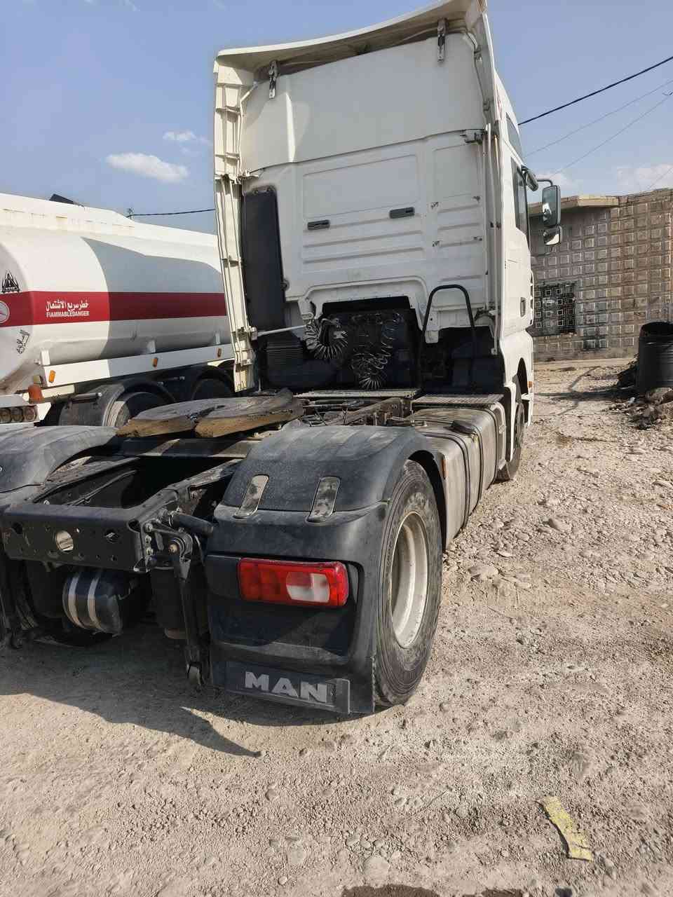 مان للبيع موديل ٢٠٠٣بس رأس مكينة ٤١٠كيرتوماتيك سنوية صهريج وبيها طوناج ساقط رقم و سنوية باسمي ***********0
