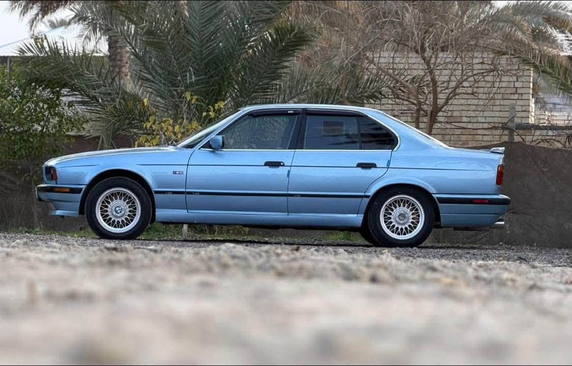 سياره bmw 525 سته سلندر منضومه غاز
كير عادي ومحرك شرط
تبريد وي سويج 
كشنات كهرباء
تجوات راس كهرباء 
صبغ عام فقط 
بدون ضربه 
موديل 1989 بجم عريض محدث 90 
كزوز رياضي 
شاشه وكامره
***********

