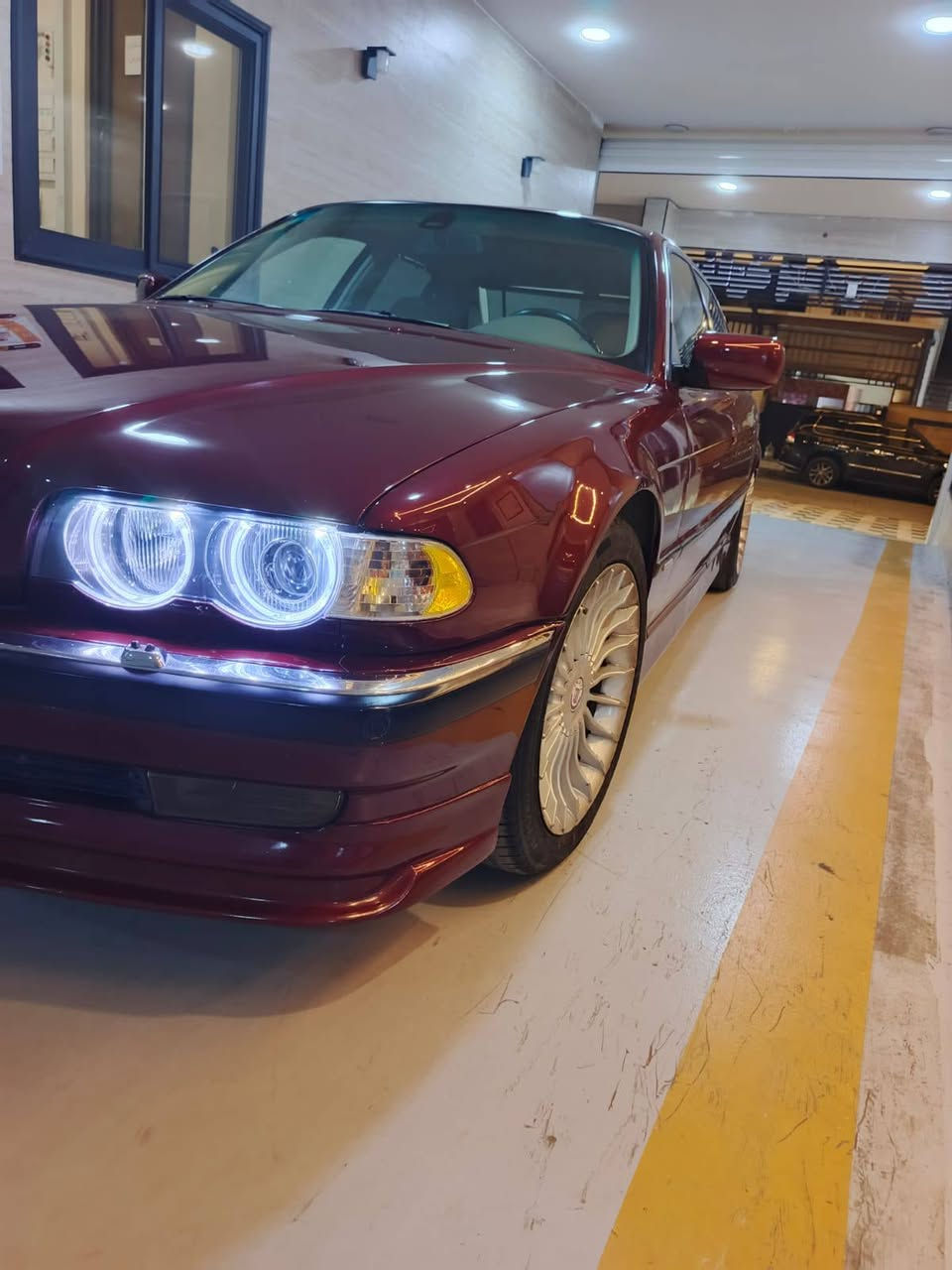 السلام عليكم للبيع فقط BMW
خفاش وارد خليجي باسمي رقم بغداد مشروع وطني سنوية وهزة جديدة فول مواصفات حجم 730   V8  اصل موديل 95  محدثه 2000 بالكامل داخل وخارج بلادية  السيارة  وعالفحص دبل اير باك بدون اي حادث مصبوغة عام درجة اولى نوع الصبغ ديبير هولندي بسبب الجراد على ايدي وصورها قبل الصبغ  موجودة وعالفحص السيارة مكفولة بلادية مفولة مواصفات حتى زراك اللايت والتلفون شغالات مكينة كير صدر امامي خلفي تخم تاير تبريد كلشي جديد وعالفحص السيارة جديدة بمعنى الكلمة المواصفات
1_غرفة بيجي فول بلادية VIP داخل فول صاج
2_مري شفط زئبقية عاكسة للضوء فول كهرباء
3_كراسي جلد بلادي كهرباء كسار  16 حركة + تدفئة+خزن ميموري  4 وضعيات+ تجاوي كهرباء+ مطعم خلفي 
4_دبل تلفون اماي خلفي +بدالة +هوائي يعني التلفون شغال بس تخلي سيم كارت
5_بردات عدد 5 بلاد والخلفية كهرباء
6_فتحتة سقف سلايد جام
7_زراك لايت شغال
8_حقيبة اسعافات اولية بالمقعد الخلفي
9_تجوة كشن خلفيVIP تلفون + تحكمات
10_ حساس لايقاف صعود الجام
11_سي دي جنجر 6 اقراص بلادي
12_صندوك شفط
13_كت البينا كامل + ويل البينا حجم  18 تو سايز
14_شاشات عدد 3+ سماعات وتويترات بلاد
15_كروز سرعة ( مثبت السرعة) 
16_ستيرن + جعمقة كهرباء مو عادي يعني الستيرن خفيف
17_دركة ستيرن صاج  VIP+ فول تحكمات18_نظام الفرامل ABS ومانع انحدار
19_ قفل مركزي وجام فول كهرباء
20_تبريد قطعتين امامي خلفي + الامامي نظام منفصل
21_ چكمچة عدد  2
22_ حساس دعامية امامي خلفي
23_ دبل صالنصة  
24_ عدة صيانة داخل غطاء الصندوك بلادية
25_ كامرة خلفية فول HD
السعر 120$ وبي مجال قليل مكان السيارة بغداد
رقم الهاتف  ***********
