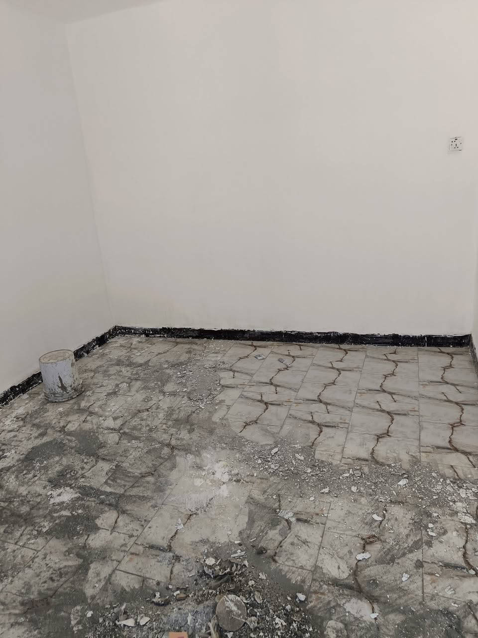 دار 100متر زراعي مكان نجف شارع كربلاء نجف عامود 139سابع فرع عن شارع كربلاء طريق ياعلي  غرفه وصاله ومطبخ وحمام وستقبال بيت جاهز بورك ارضيه بورسلين بيع اي ستفسار تصل على صاحب دار ***********

