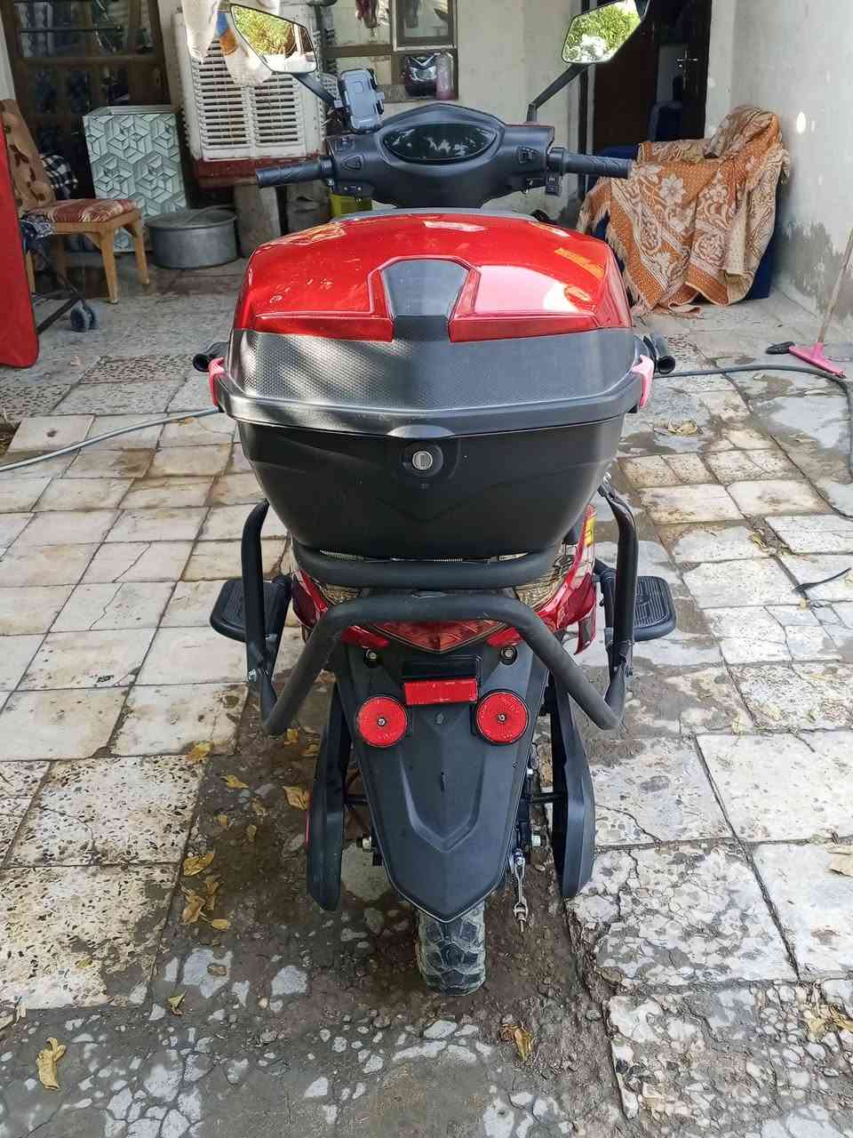 سكنس شحن النظافه مثل ما وضح بصوره  للبيع ملف 1000 6باتري الشحنه تمشيك اكثر من 50كيلو السرعه 90  بالحمل الحقيقي السرعه 70 السعر 700 مكاني الدوره ***********
