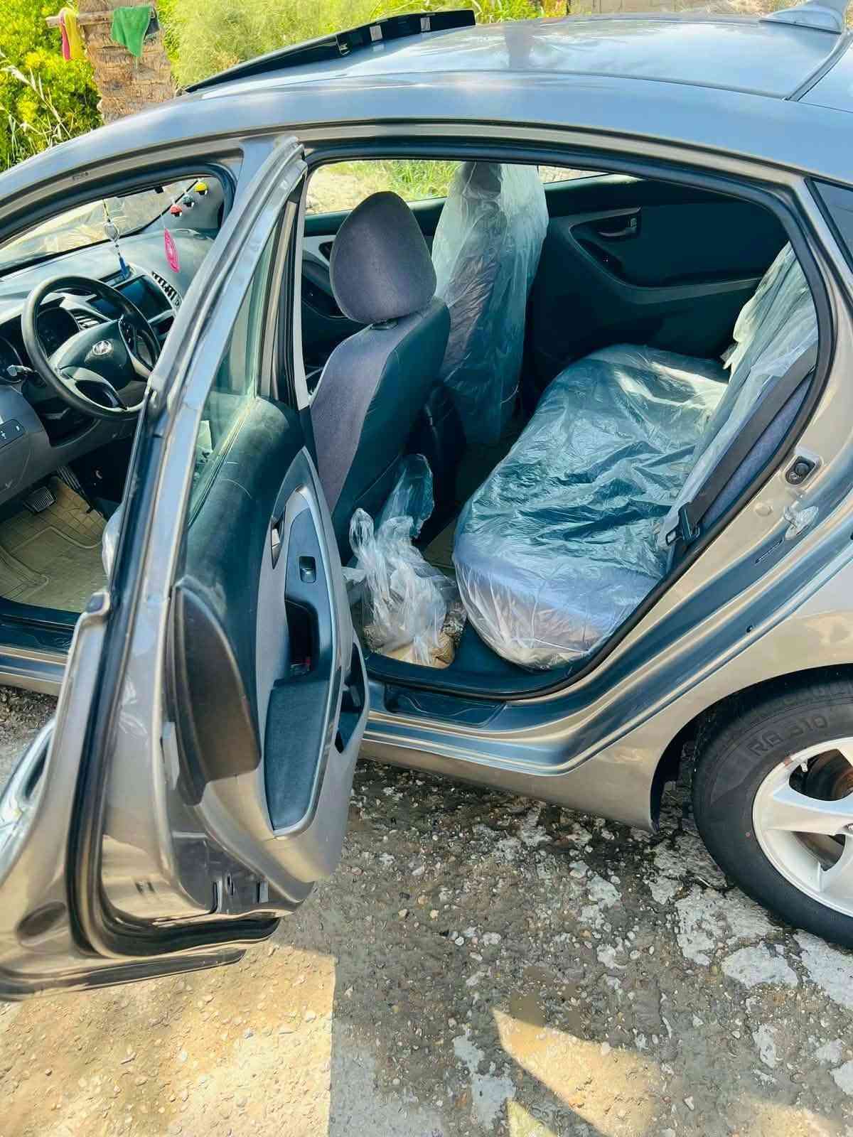 السلام عليكم 
لنترا موديل ٢٠١٤ 
فول عده الفتحه 
مكينه ١٨٠٠ دوش 
حادثه بس بنيد السونار منشور 
رقم جديد كربلاء 
سيارة جاهزه ونيضفه مال جناي 
سعرها شده وبيها مجال 
مكانه بابل الاتصال ع الرقم 
***********
