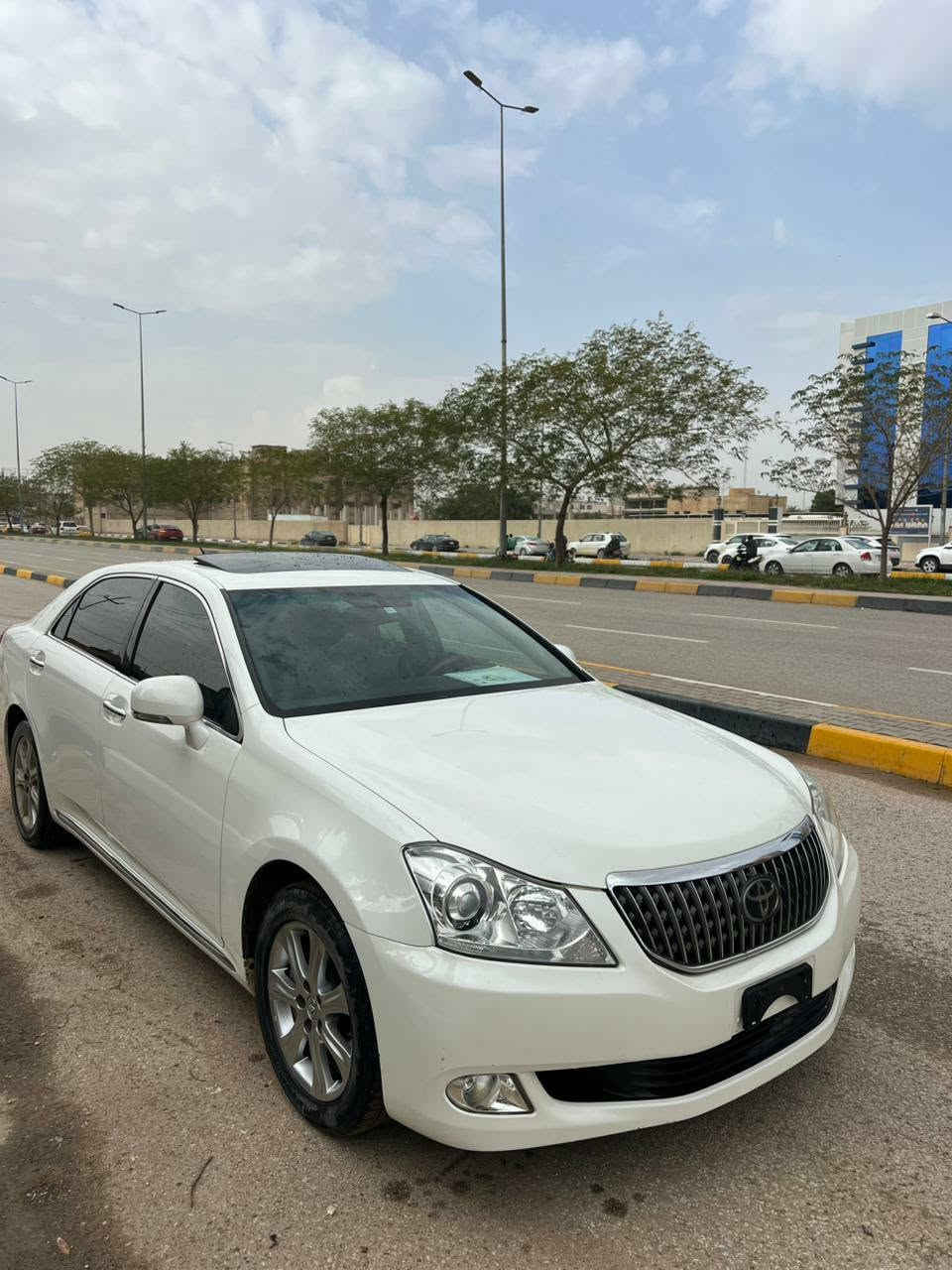 السلام عليكم
تيوتا موجستا 2010 فول مواصفات 1/1 كفاله عامه 
رادار امامي توقف ذاتي 
اشاير بالمري 
مري شفط 
خمس بصمات 
الأبواب شفط و الجنطه هم شفط 
أربعه جوبلس 
ثلاجه داخليه اصل + ٣ قطع تبريد 
لايت LED اصل + عدسه دواره 
ماسحات اوتو 
الجام اوتو 
شاشه بلتوث + كامره 
استيرن كهرباء 
كراسي جلد + كل الكشنات كهرباء 
كراسي كلها تدفئه تبريد 
فتحه سقف 
سياره 8 سلندر اقتصادي محرك كير و كشر مكفول كفاله عامه من الصبغ و البارد و الرصعه تحوير النجف السياره معروفه هوايه بيها مواصفات رقم بغداد بسمي تحويل ثاني يوم مكاني بغداد السعر ٢١٠ و بيها مجال 
الاتصال : ***********
