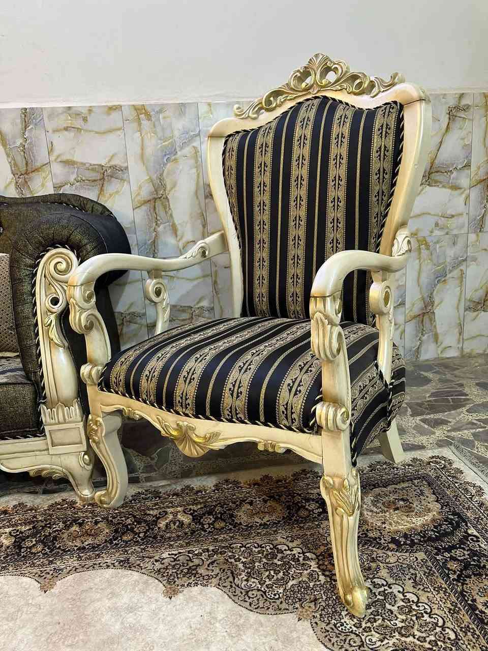 تركي ملكي خشب زان عشر مقاعد مع طبله وسطيه نظيف جداً 750 قفل مكانه المنصور***********
