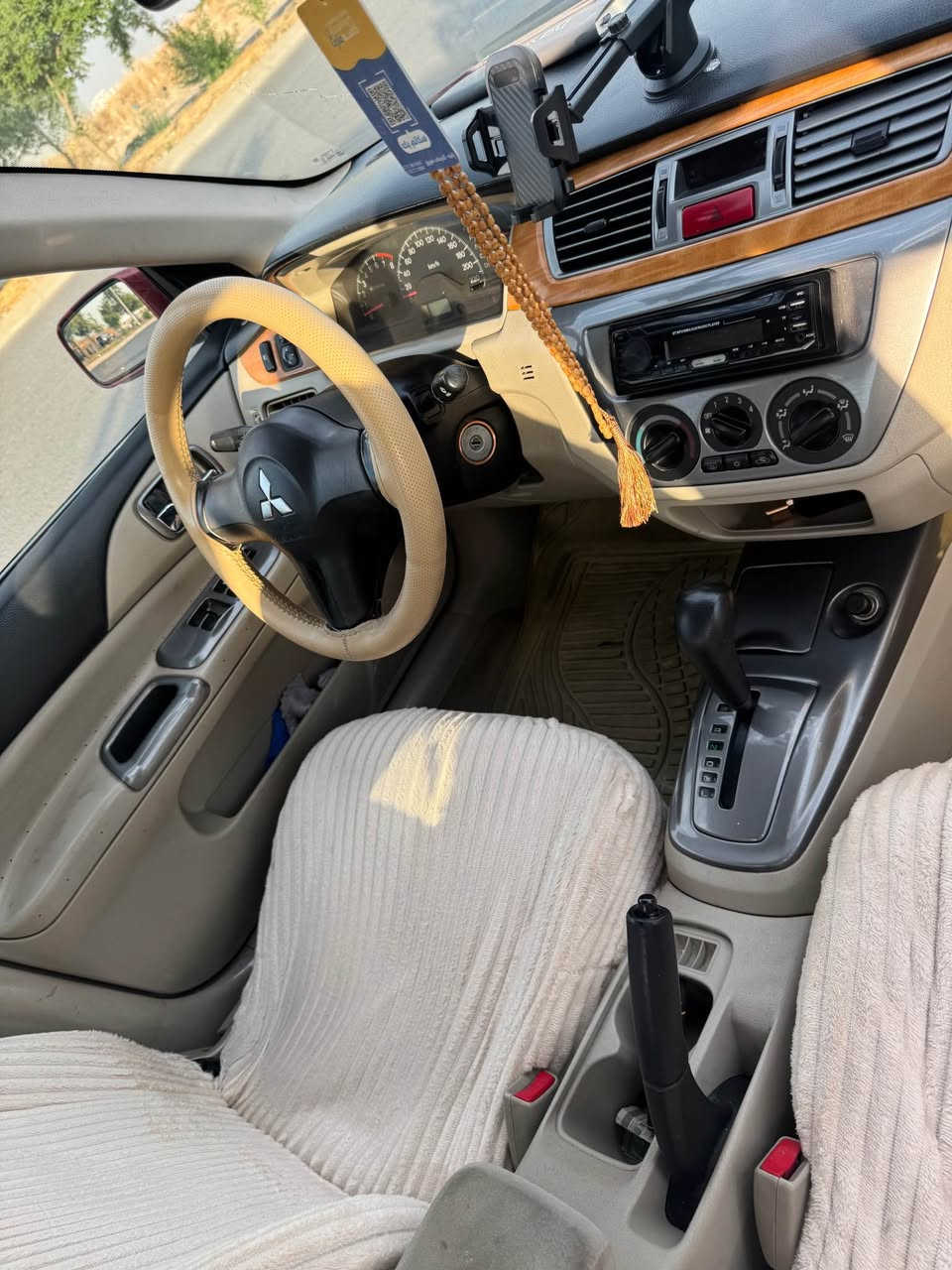 لانسەر ٢٠٠٨ مەکینە گەورە ناو زەرد 
سەنەویی تا ٢٠٣١ نوێیە تحویل خرامە بەشەرت 
فول مواسەفات ٥ ویل کەپ دەسک نیکل تۆماتیک تبرید لەسەر سویچ و سویج کۆنترۆل 
دوو پارجەی بۆیاخە بێ ناوو 
١٠ رۆژە جوار تایەی لۆکم بۆ بەستوە 
جرکەو ١٠٠ دۆلار بشکینە 
یەک دینار مەسرەفی نییە 
لایتی زینۆنی بۆ بەستراوە 
هەموو گیانی لەسەر شەریکە ماوەتەوە 
دەحامی بۆ دەحامی بەشەرت 
هەزەیی تا ٢٠٢٧ نوێیە 
هی مالی خۆمە سەیارەکە گەر مشتەری نیت تکایە تیل مەکە 
شوێن : هەولێر 
*********** رانية, السليمانية
