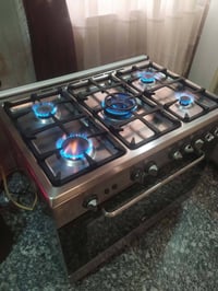 طباخ ايطالي • ٥ شعلات • نظيف ١٠٠٪